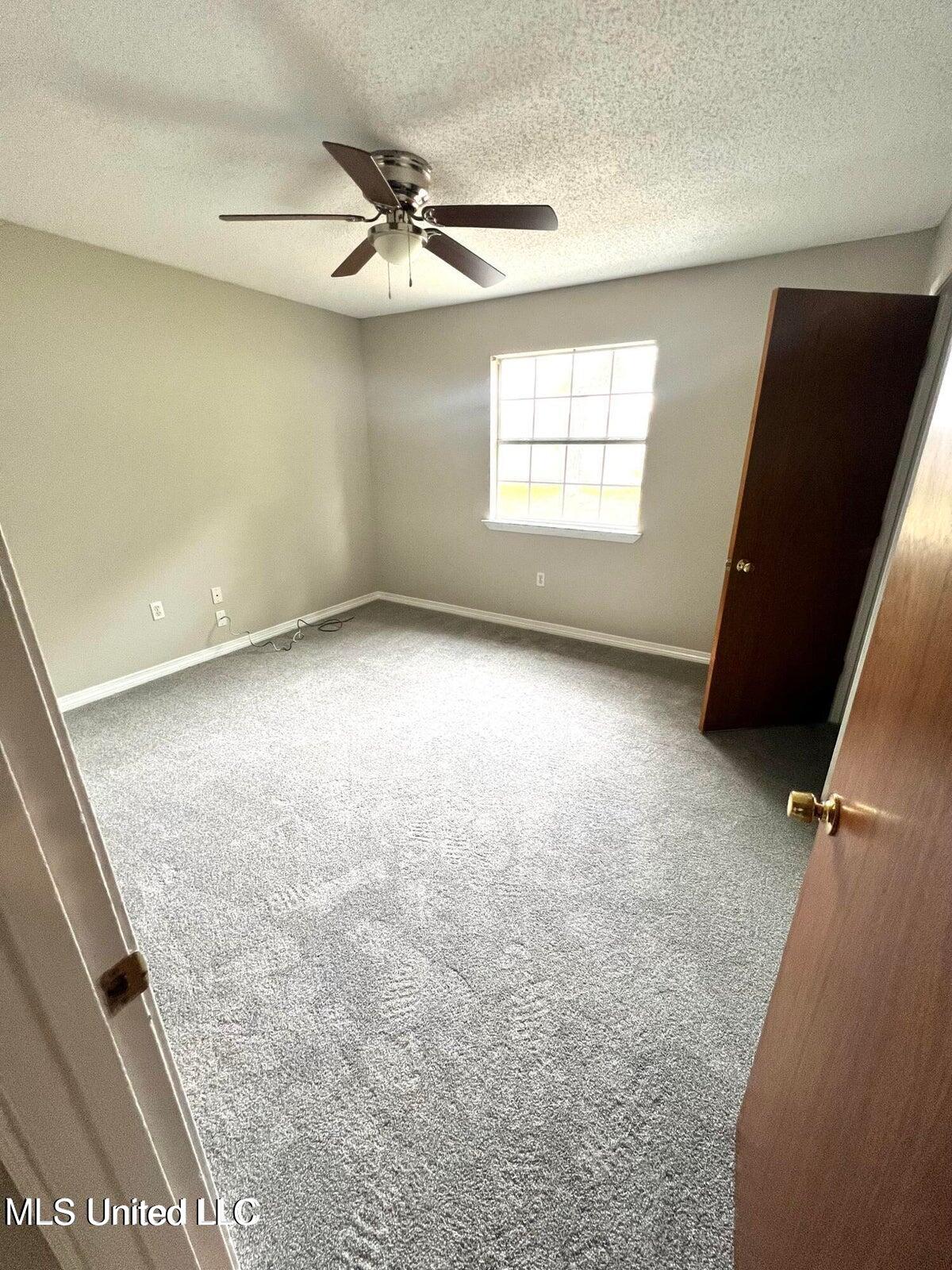 5596 Daugherty Road Property Photo 5
