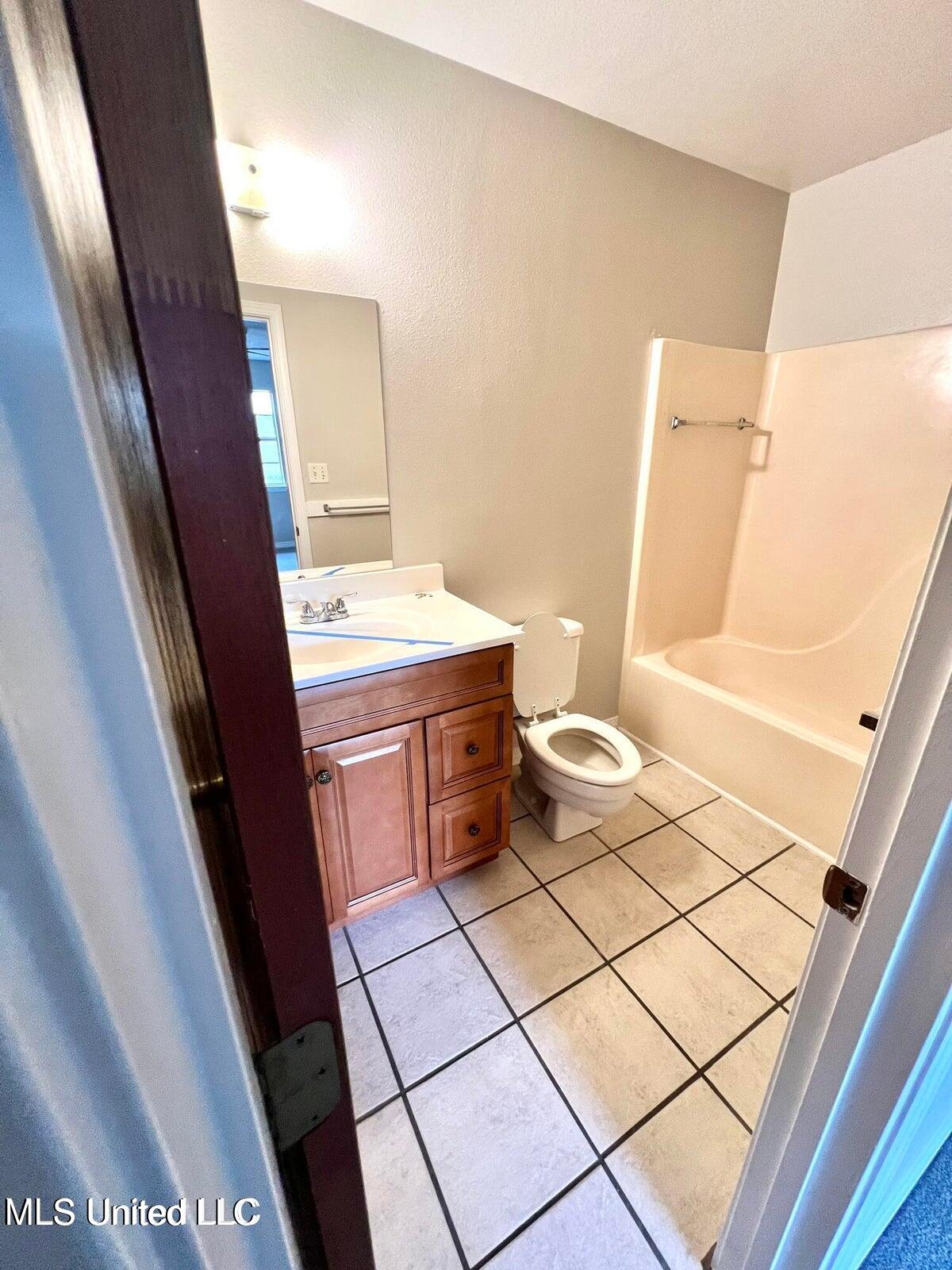 5596 Daugherty Road Property Photo 6