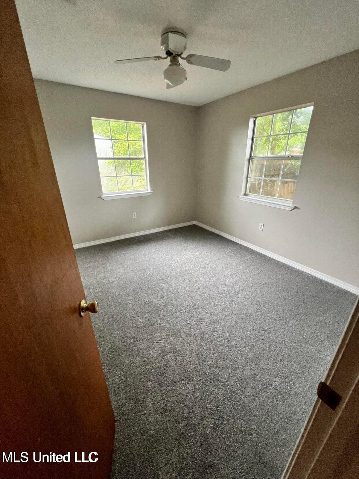 5596 Daugherty Road Property Photo 7