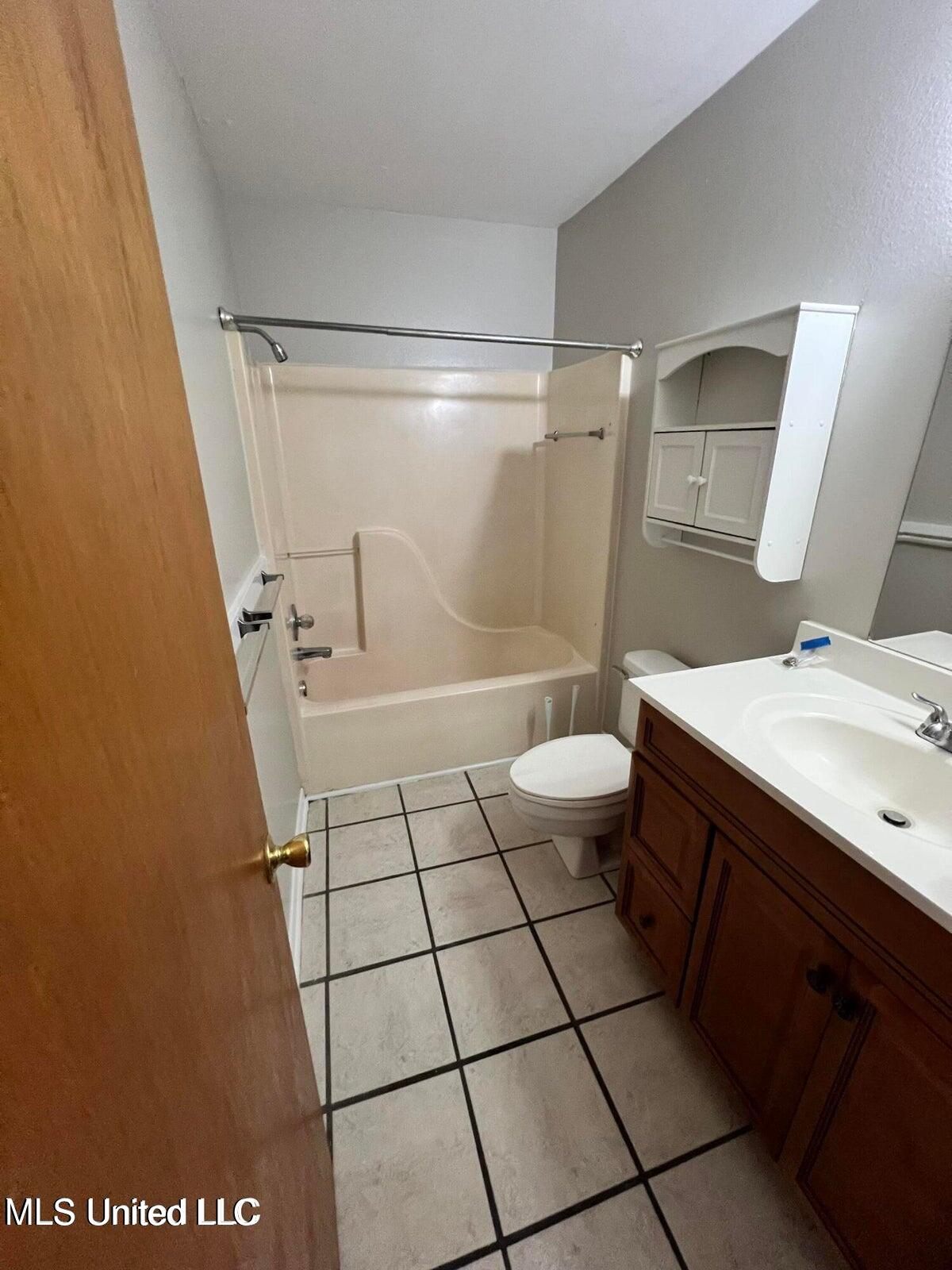 5596 Daugherty Road Property Photo 10