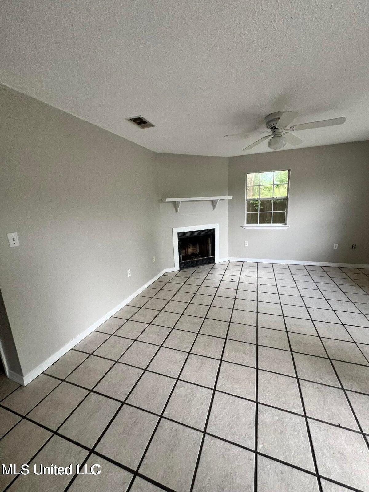 5596 Daugherty Road Property Photo 11
