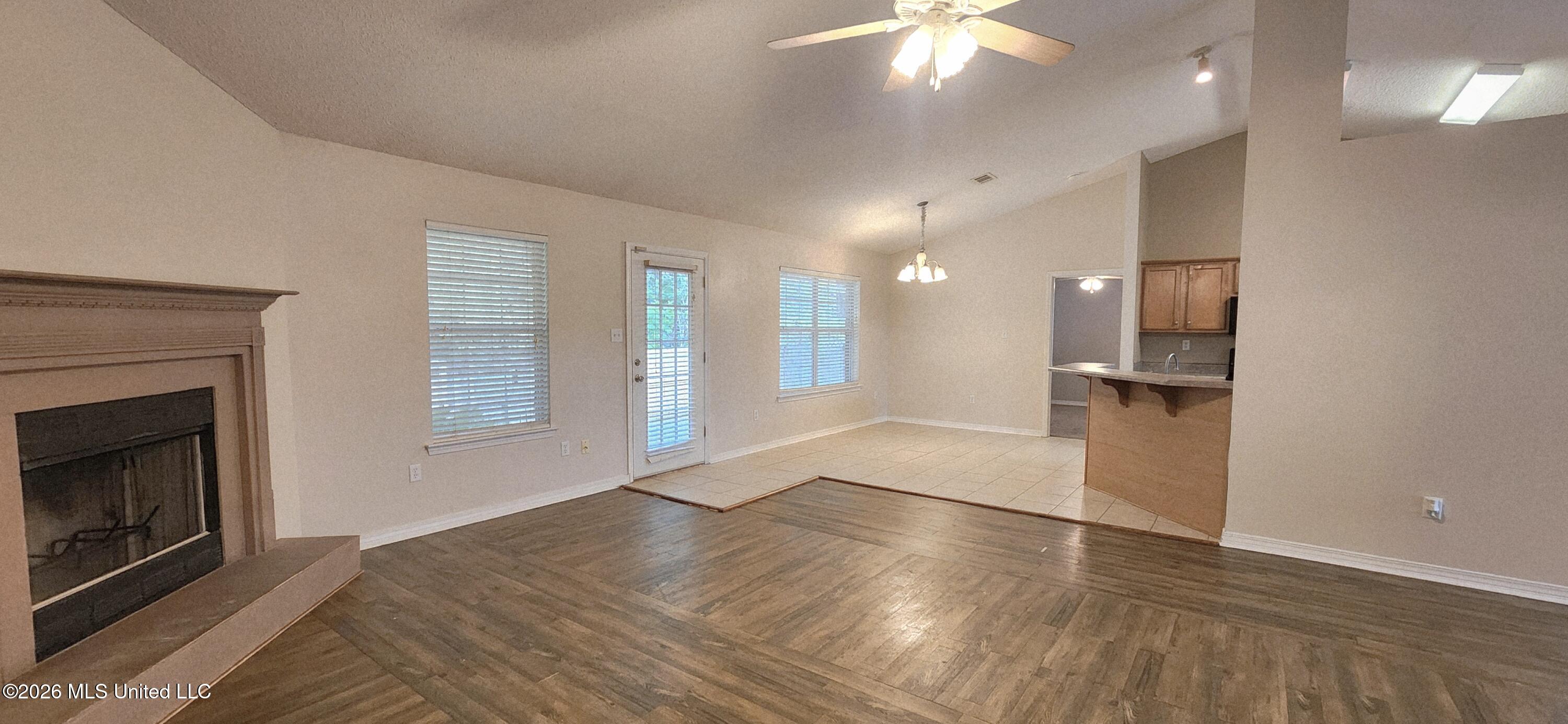 14016 Maddie Circle Property Photo 4