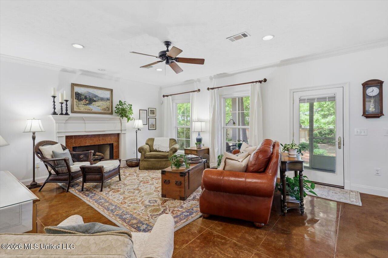 627 Wendover Way Property Photo 10