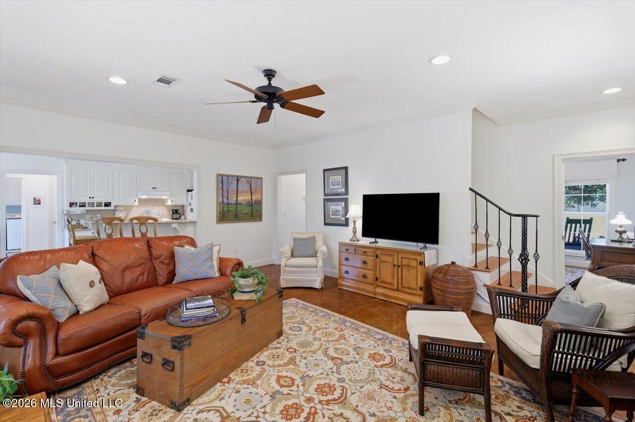 627 Wendover Way Property Photo 12