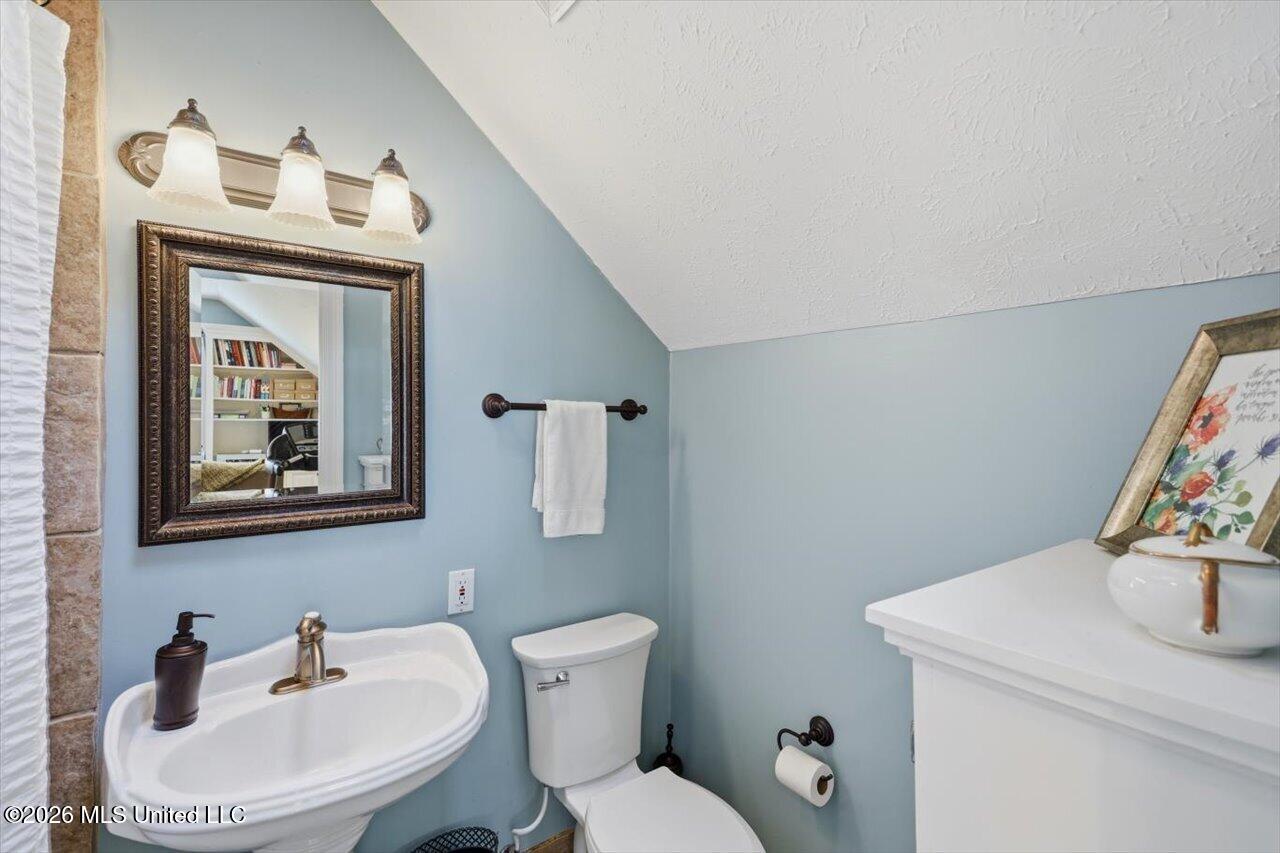 627 Wendover Way Property Photo 28