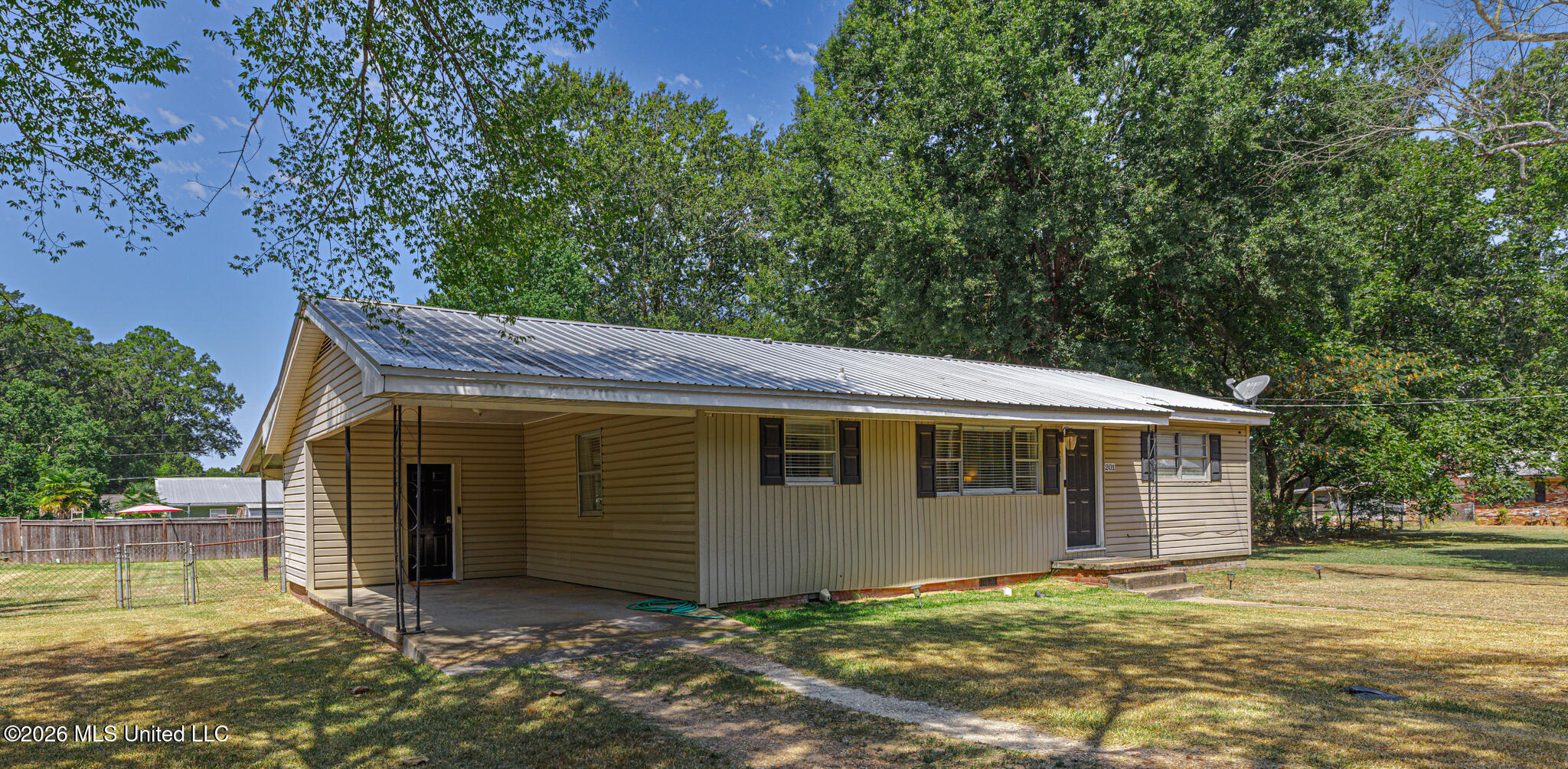 201 Donna Circle Property Photo 2