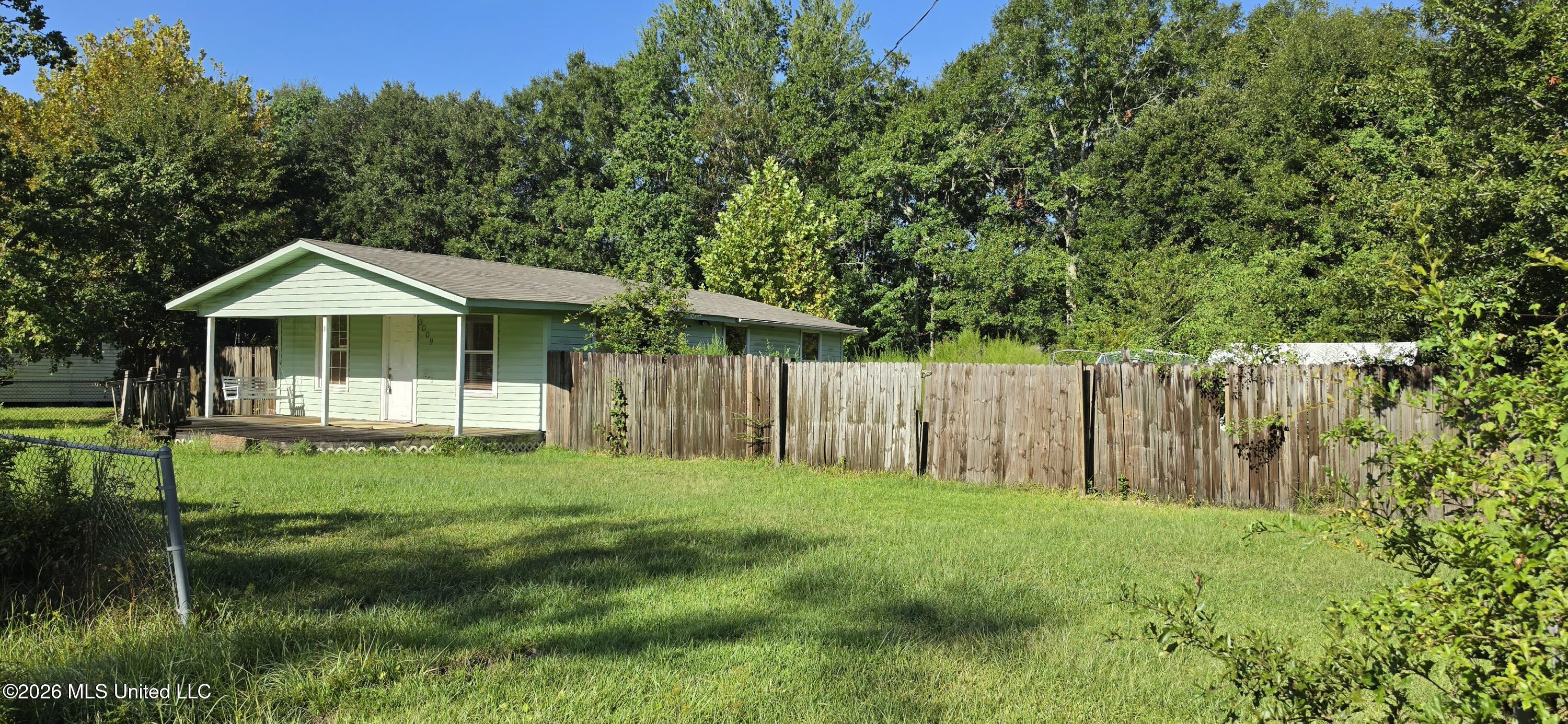 3009 Smith Drive Property Photo 2