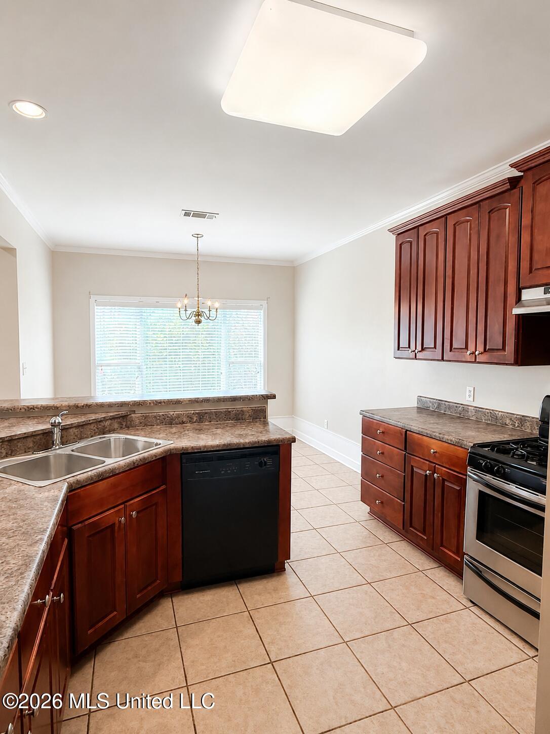 151 Saint James Property Photo 7