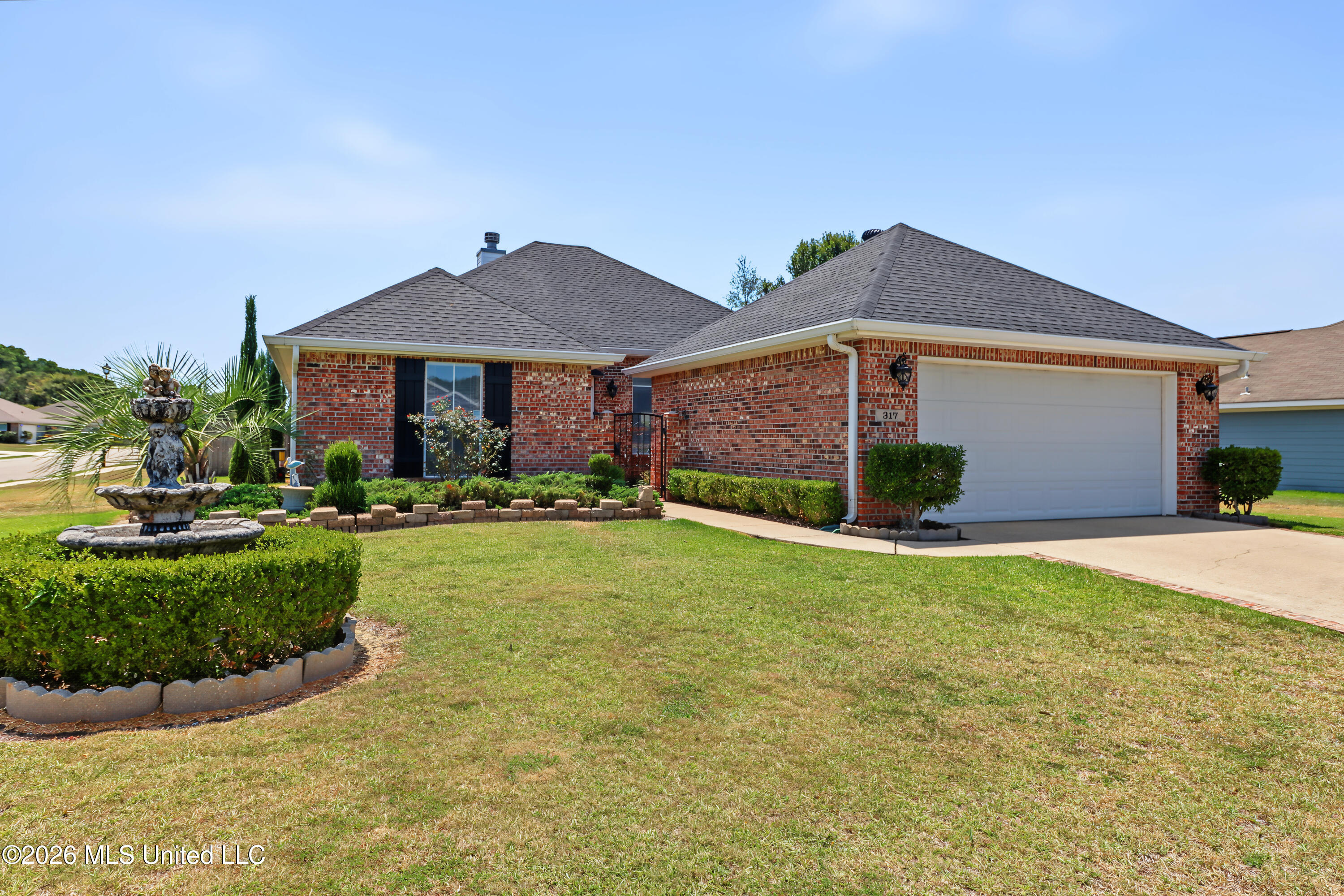 317 Twin Lakes Boulevard Property Photo 4