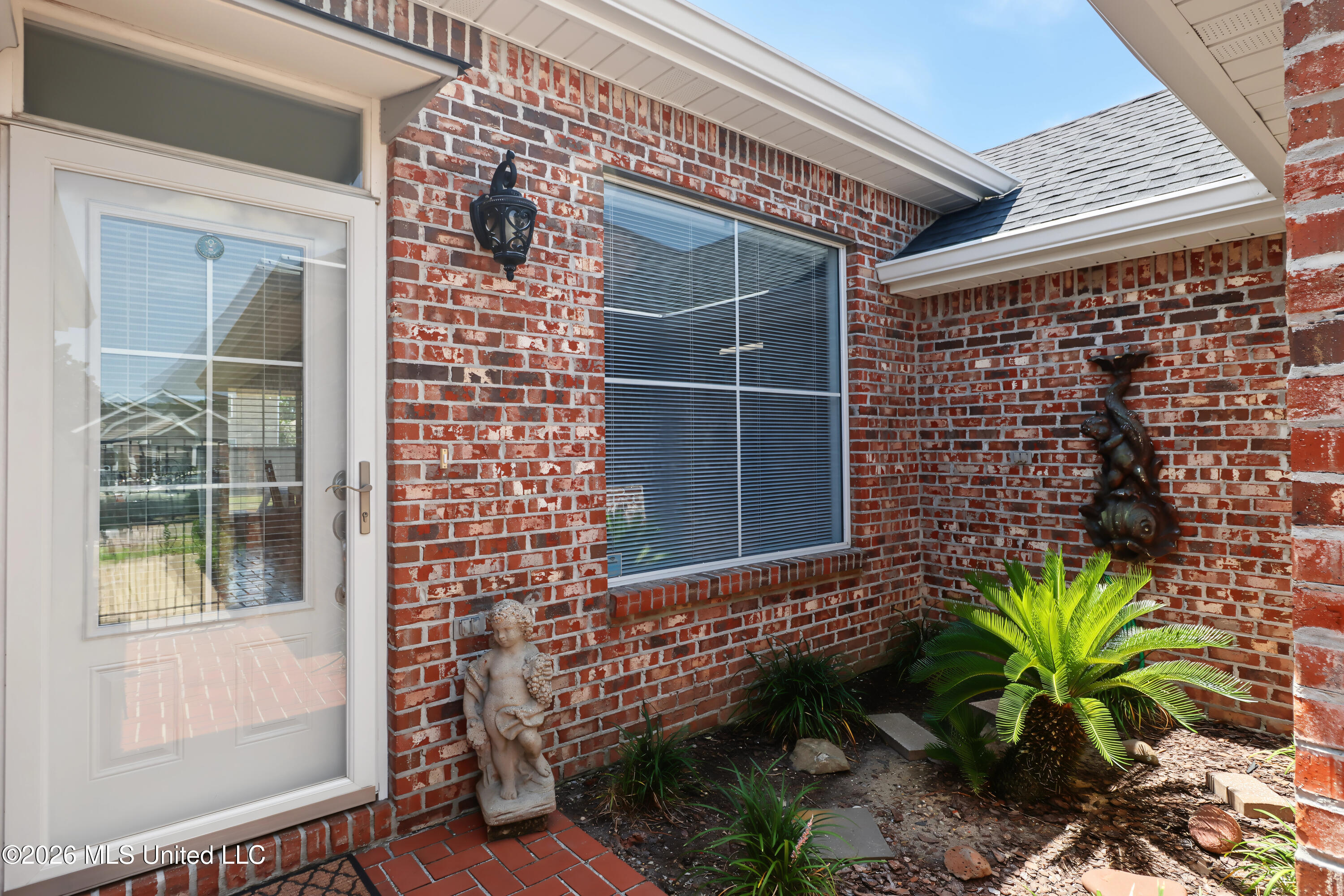 317 Twin Lakes Boulevard Property Photo 5