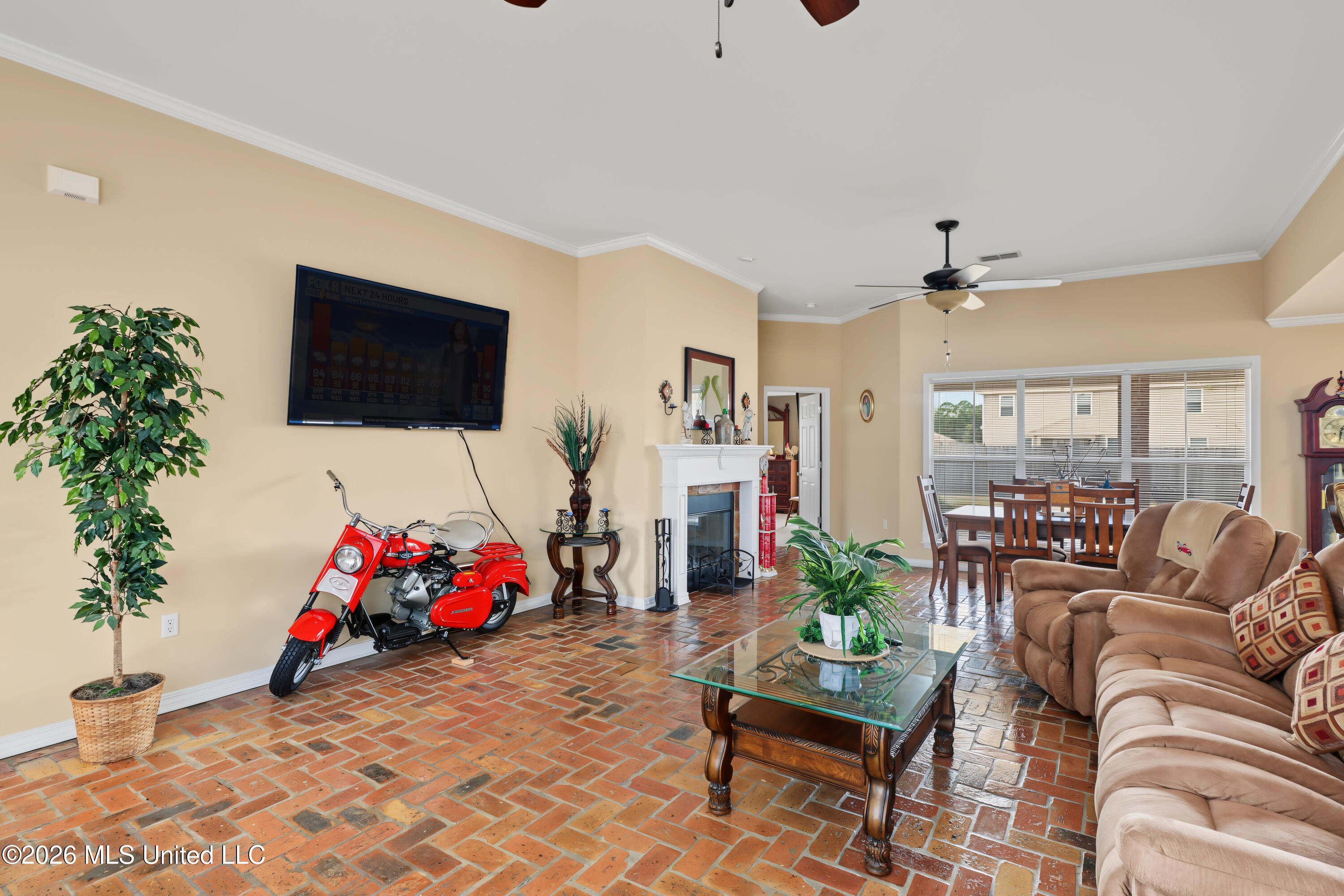 317 Twin Lakes Boulevard Property Photo 6