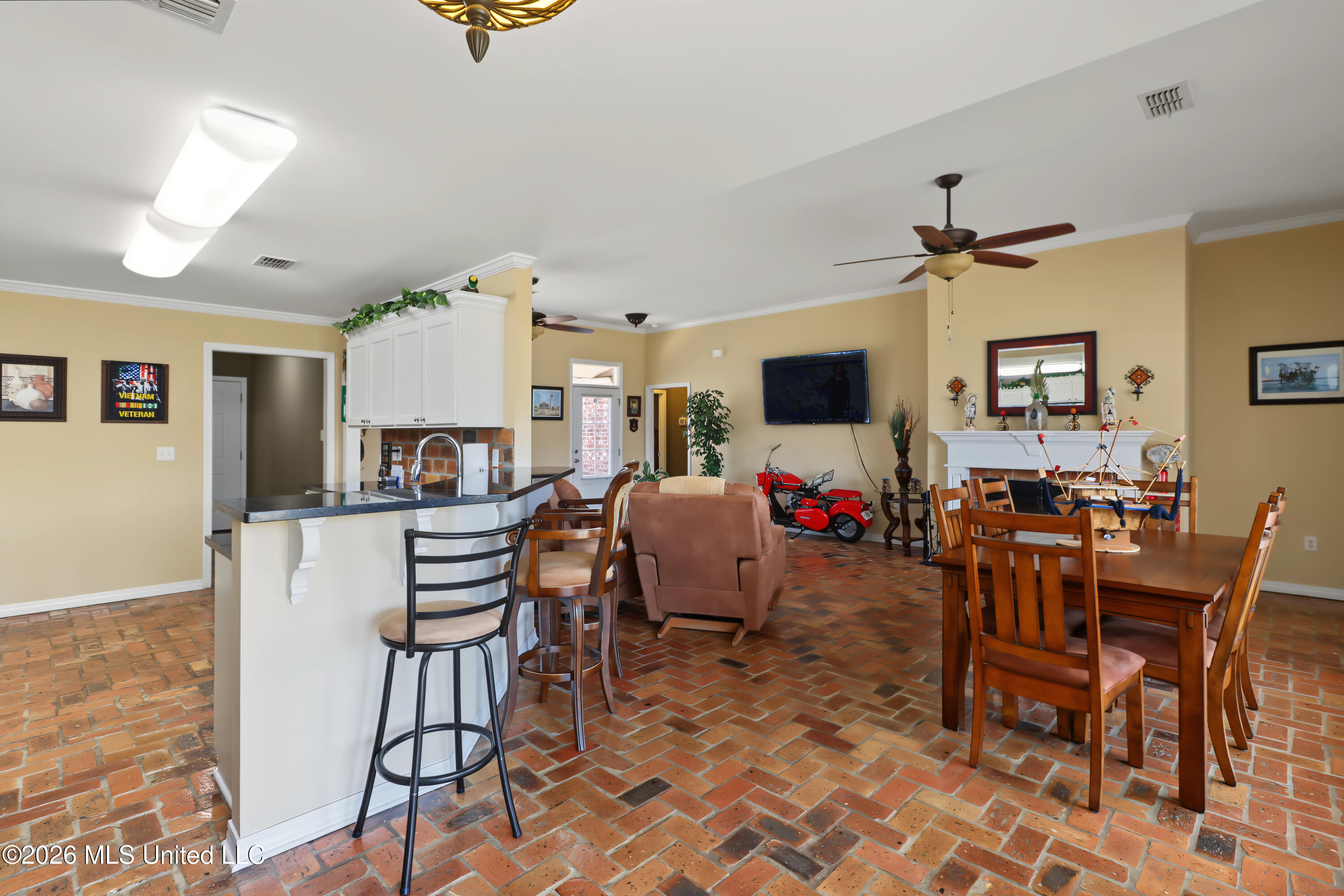 317 Twin Lakes Boulevard Property Photo 10