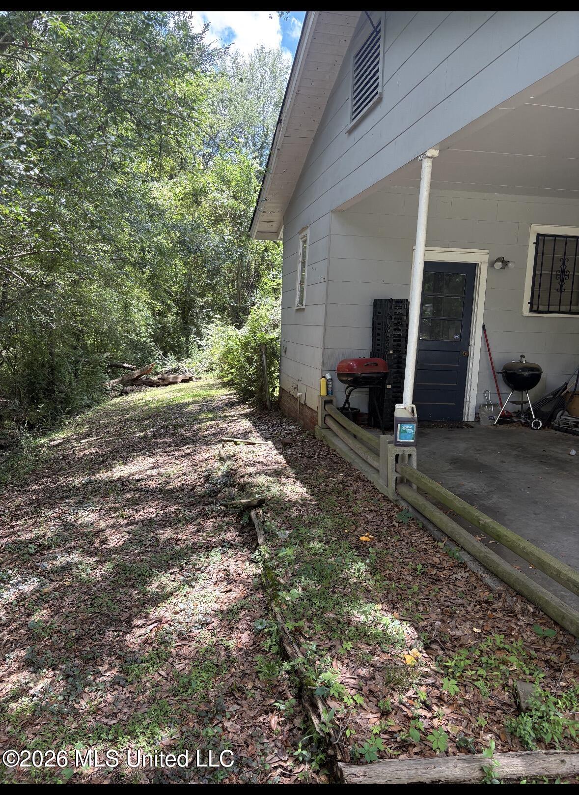 139 Iris Avenue Property Photo 4