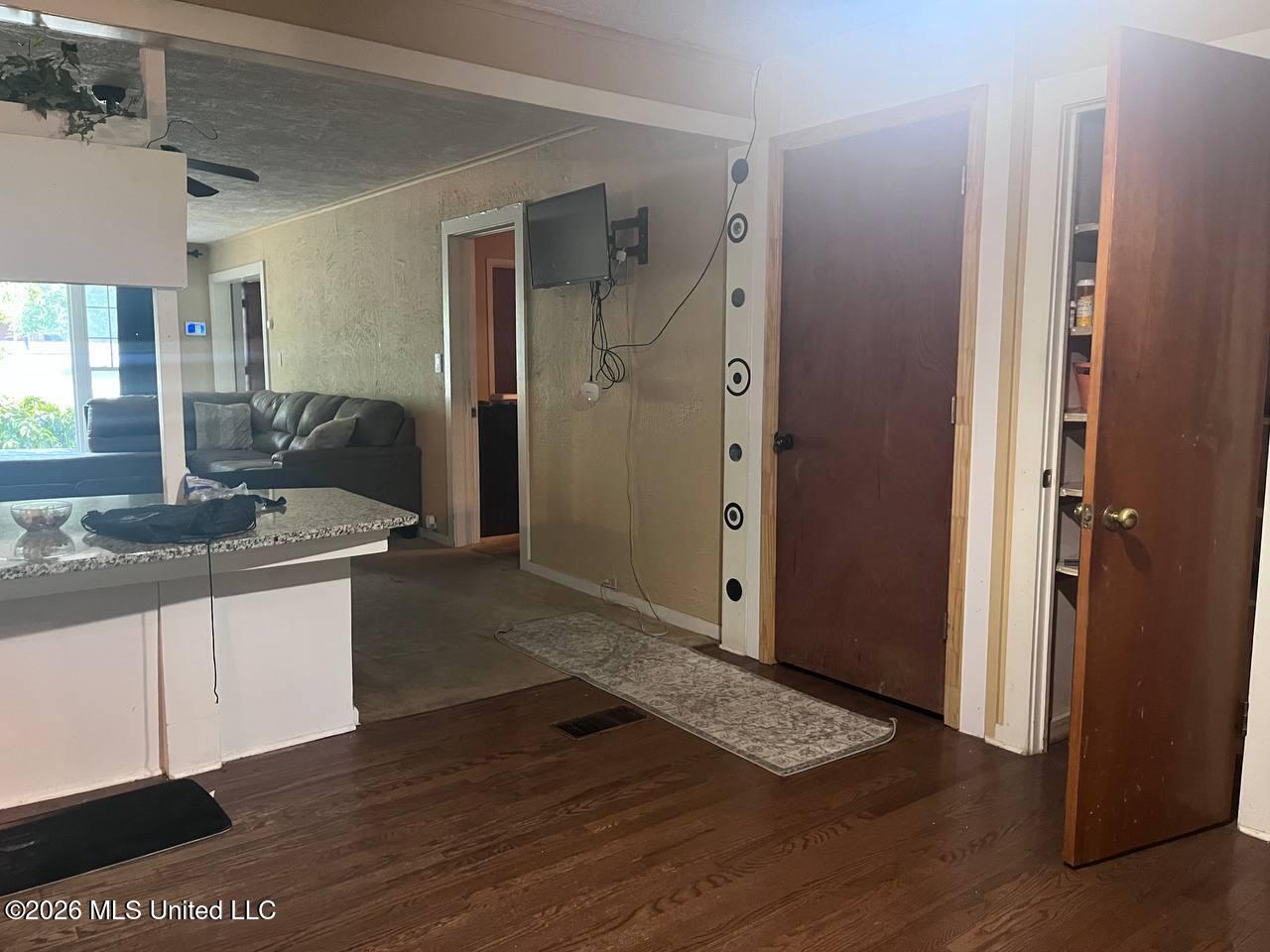 602 S Main Street Property Photo 17