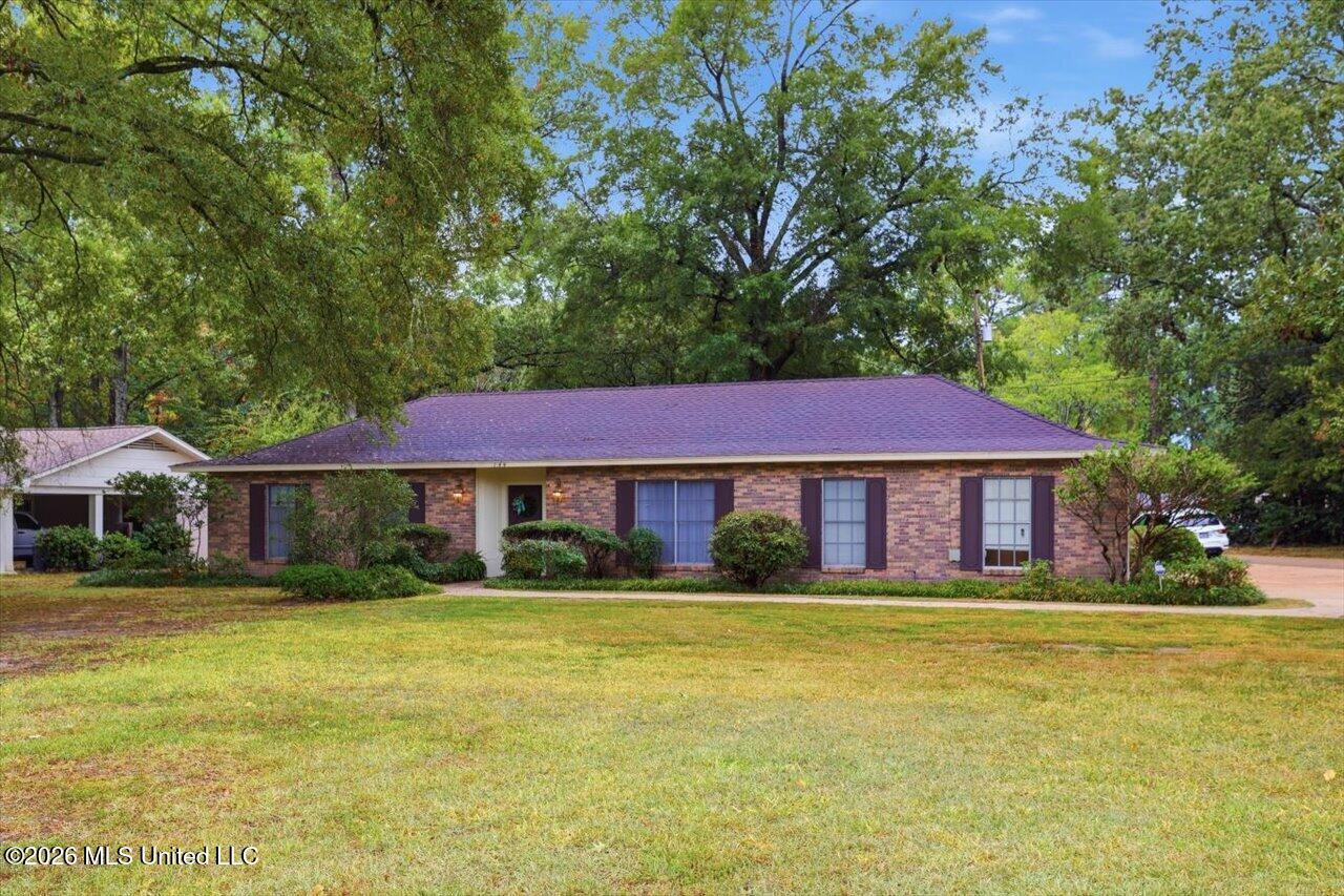 144 Colonial Circle Property Photo 1
