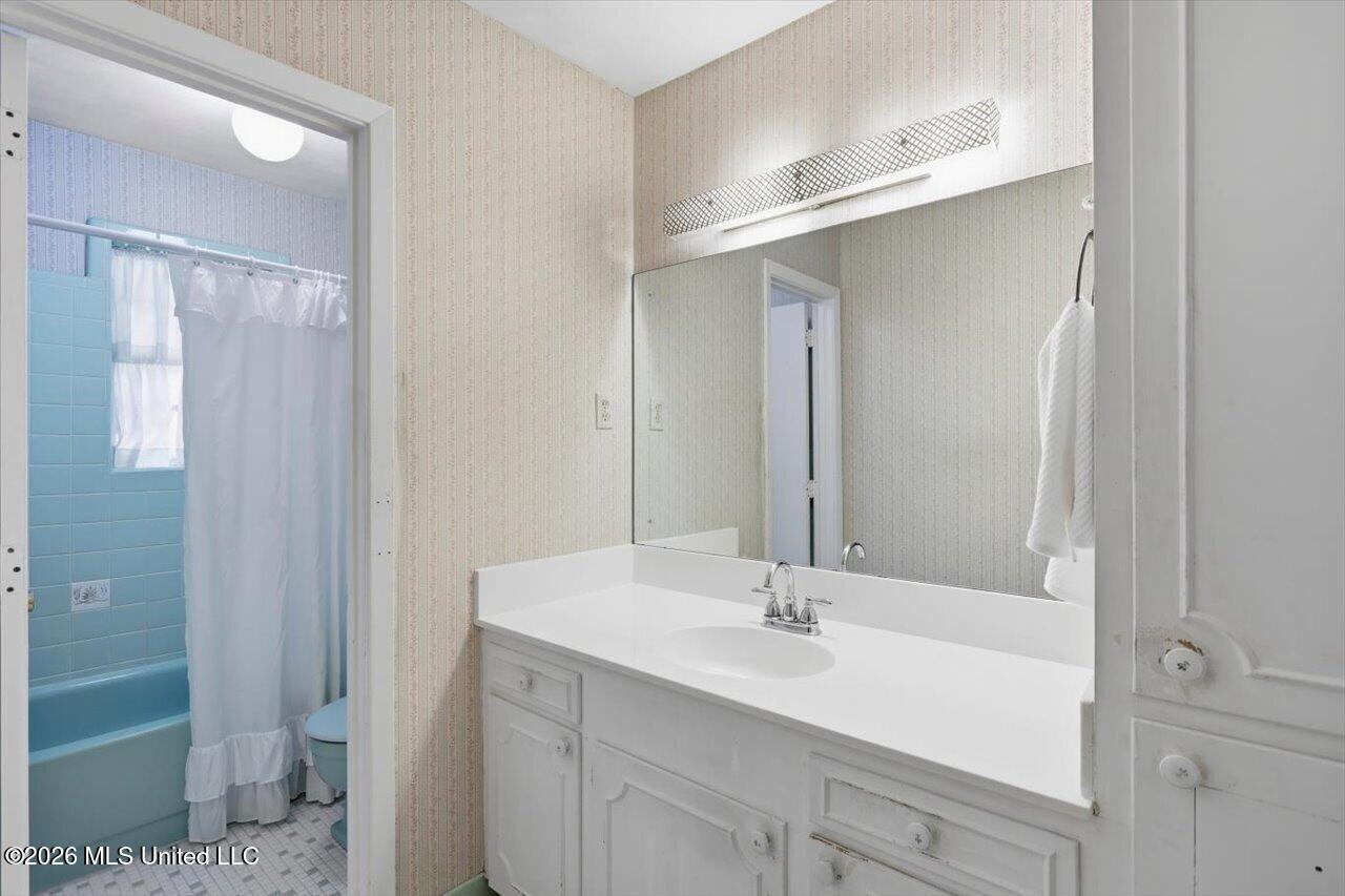 144 Colonial Circle Property Photo 20