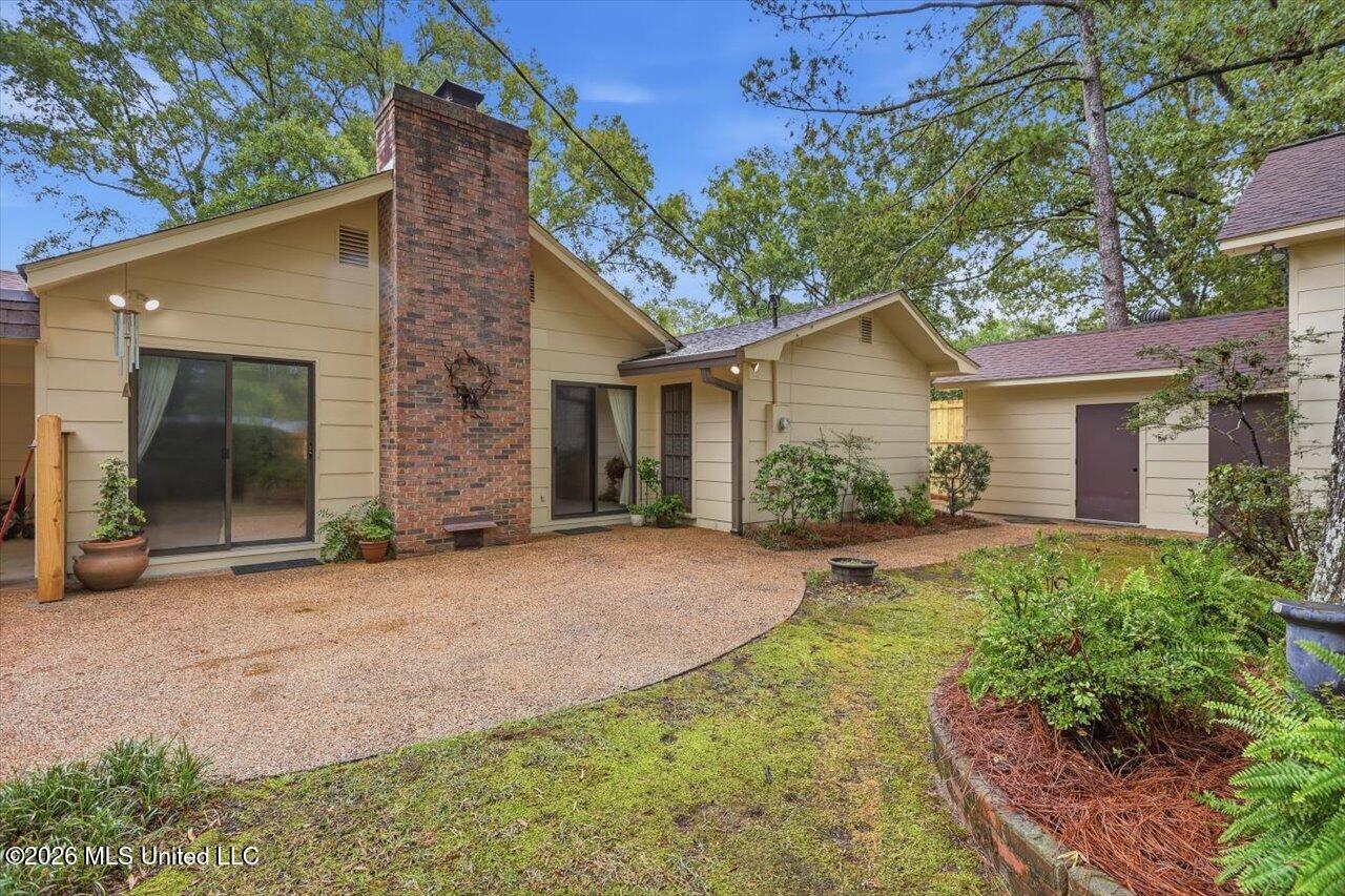 144 Colonial Circle Property Photo 27