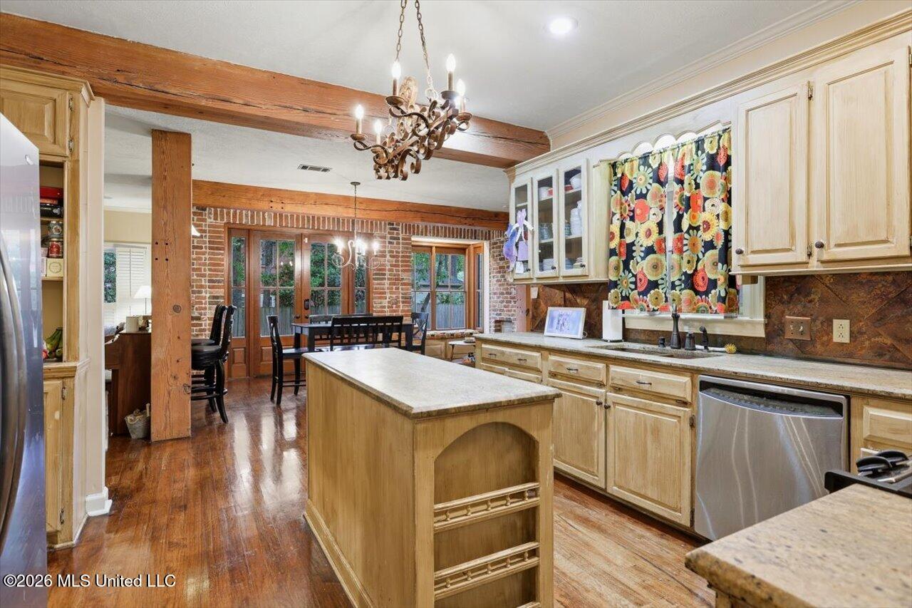 5115 Heatherton Drive Property Photo 10