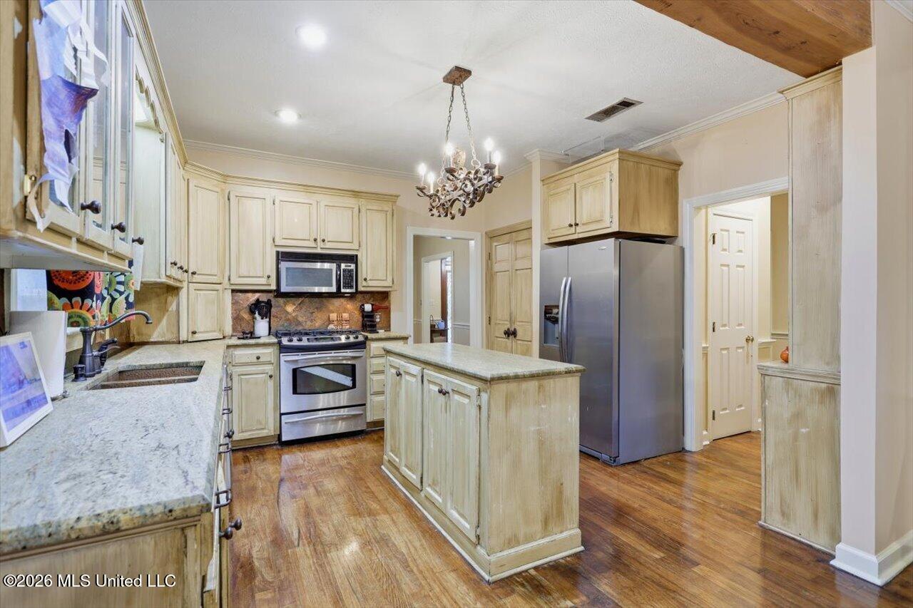 5115 Heatherton Drive Property Photo 12