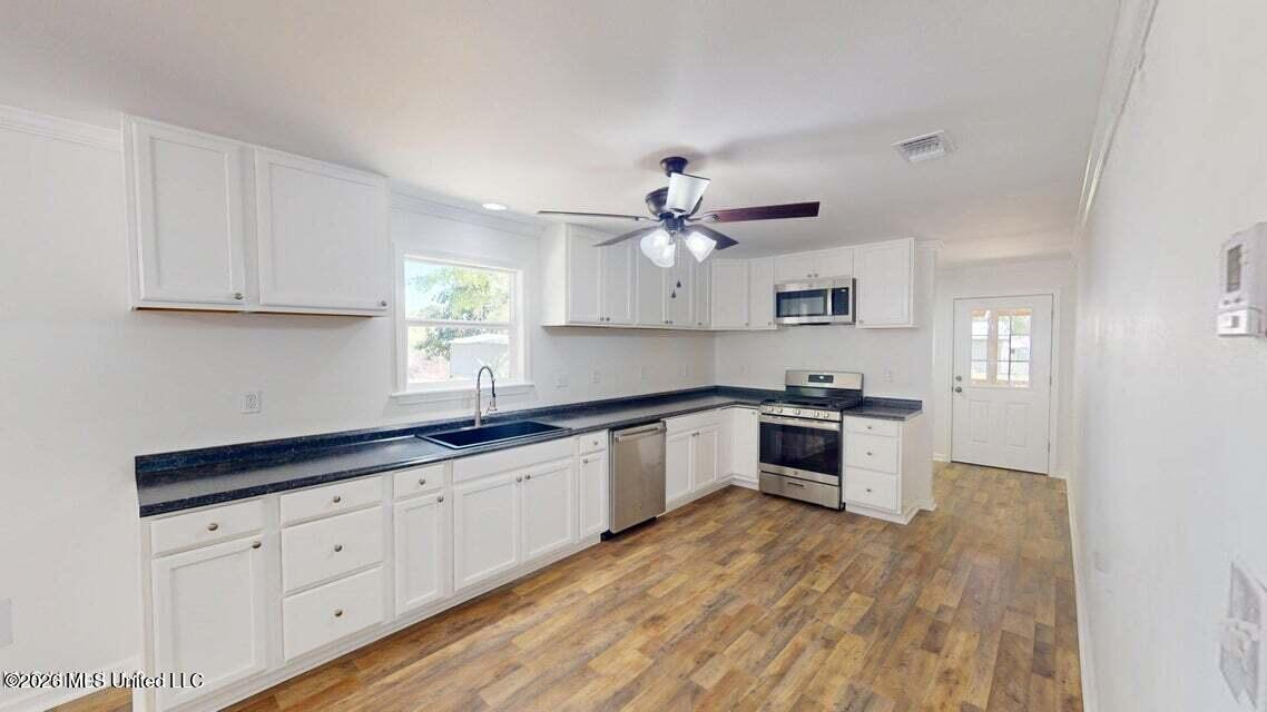 1804 S Davis Street Property Photo 2