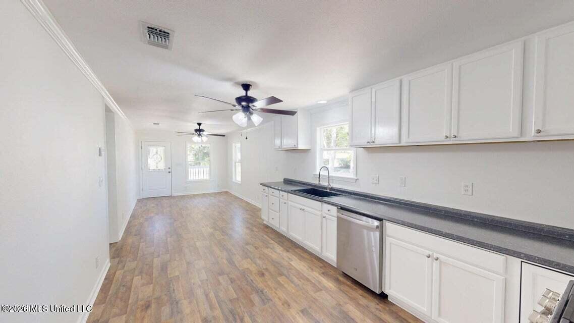 1804 S Davis Street Property Photo 3