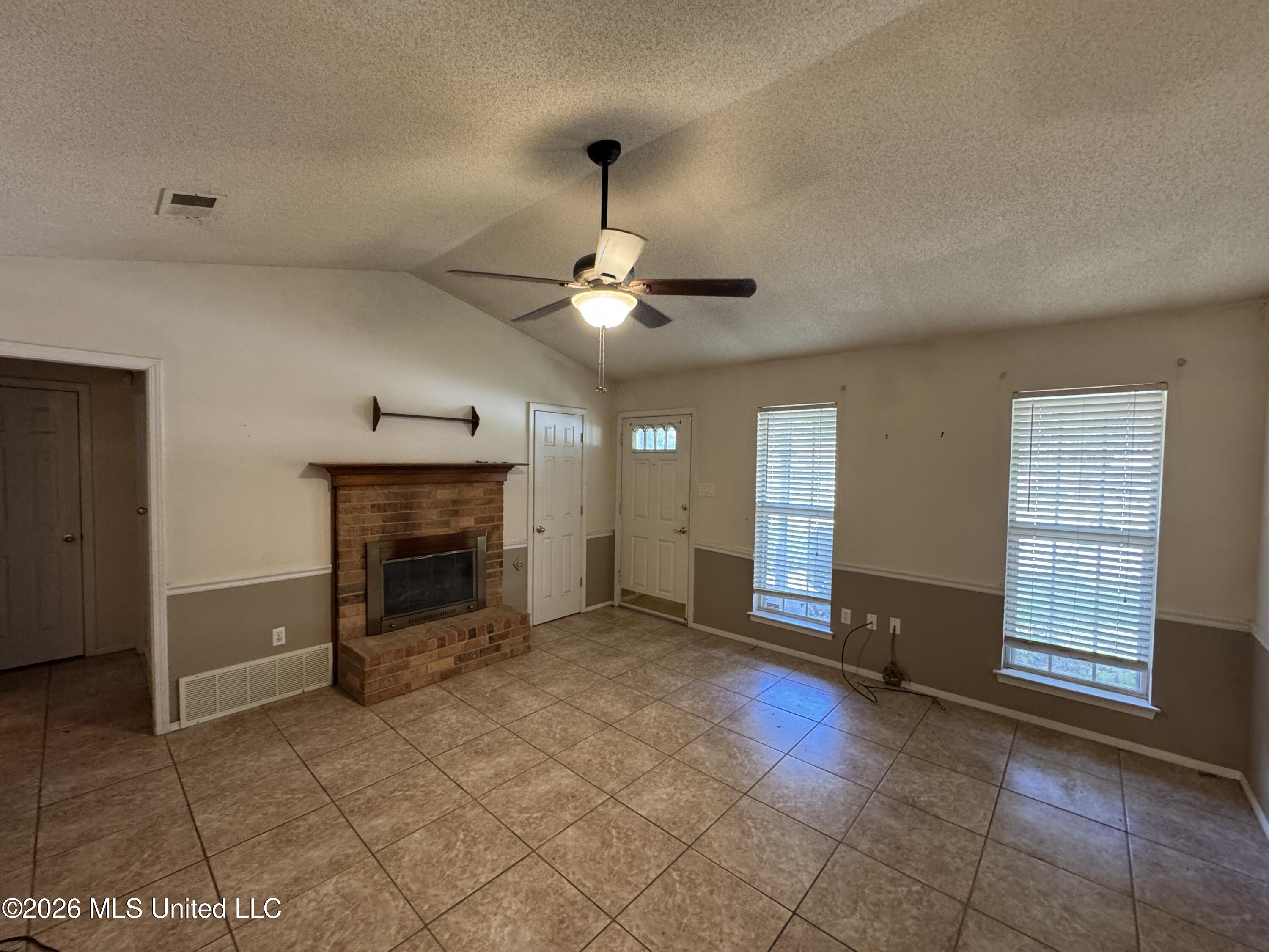 10551 Oak Leaf Drive Property Photo 4
