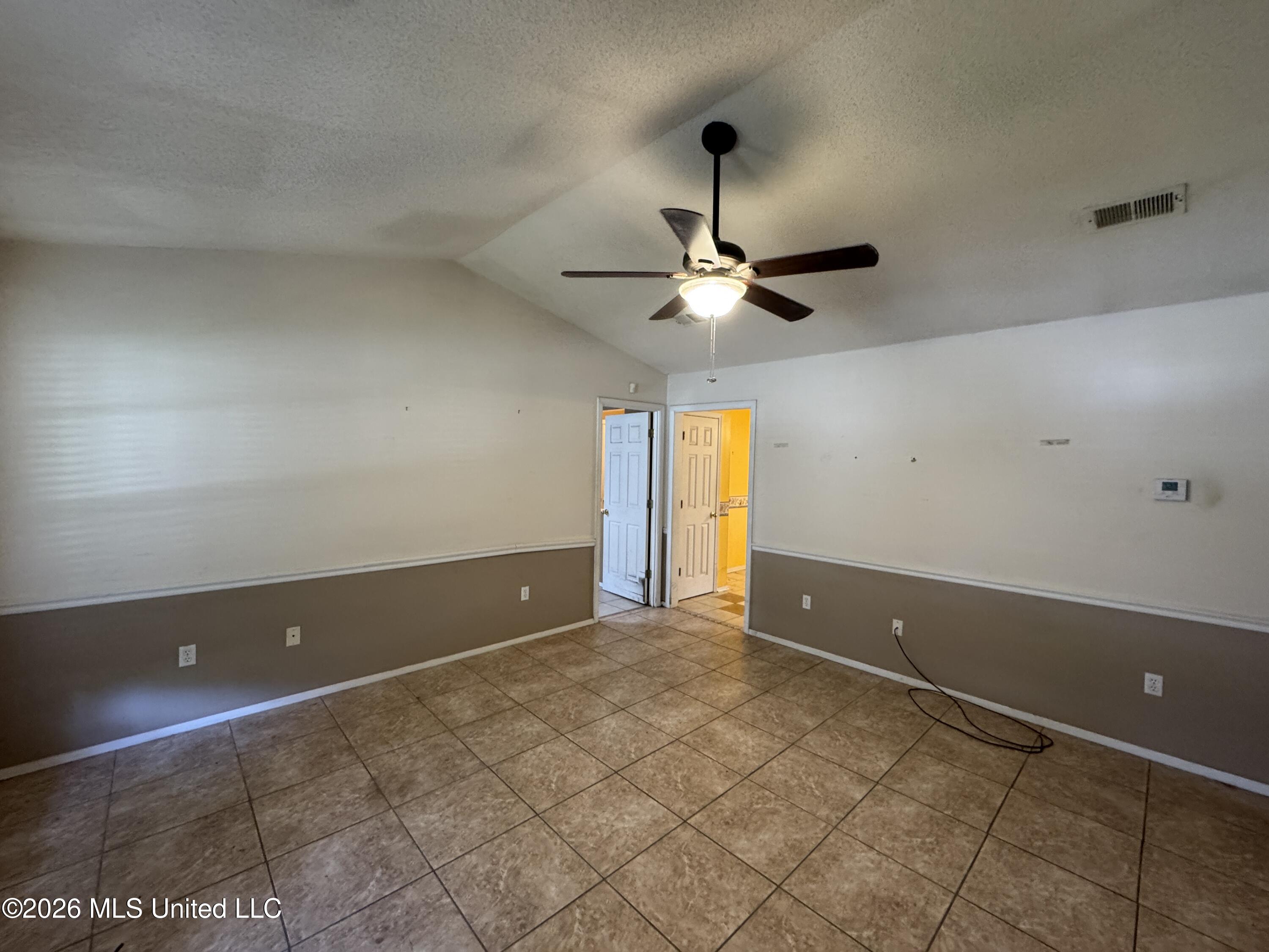 10551 Oak Leaf Drive Property Photo 5