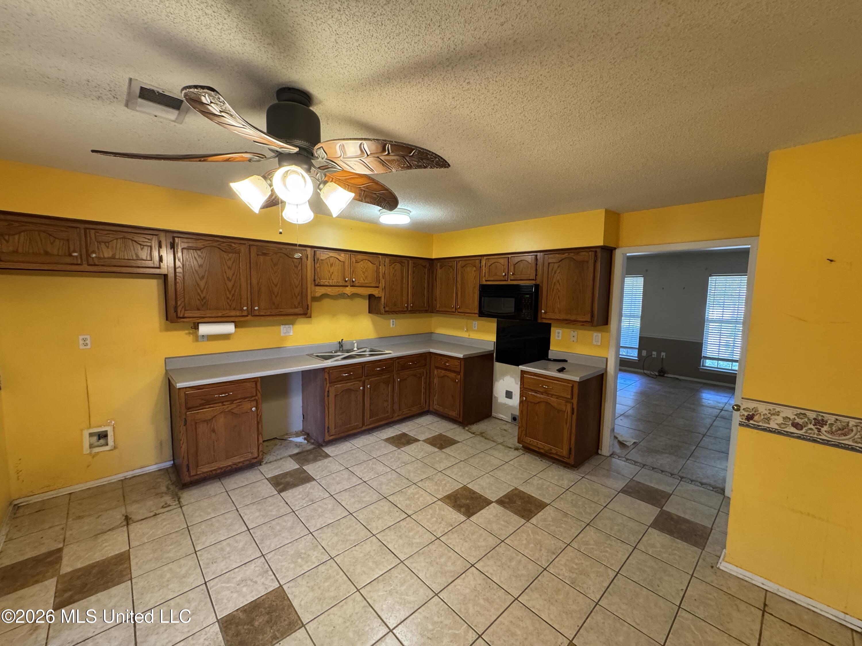 10551 Oak Leaf Drive Property Photo 6