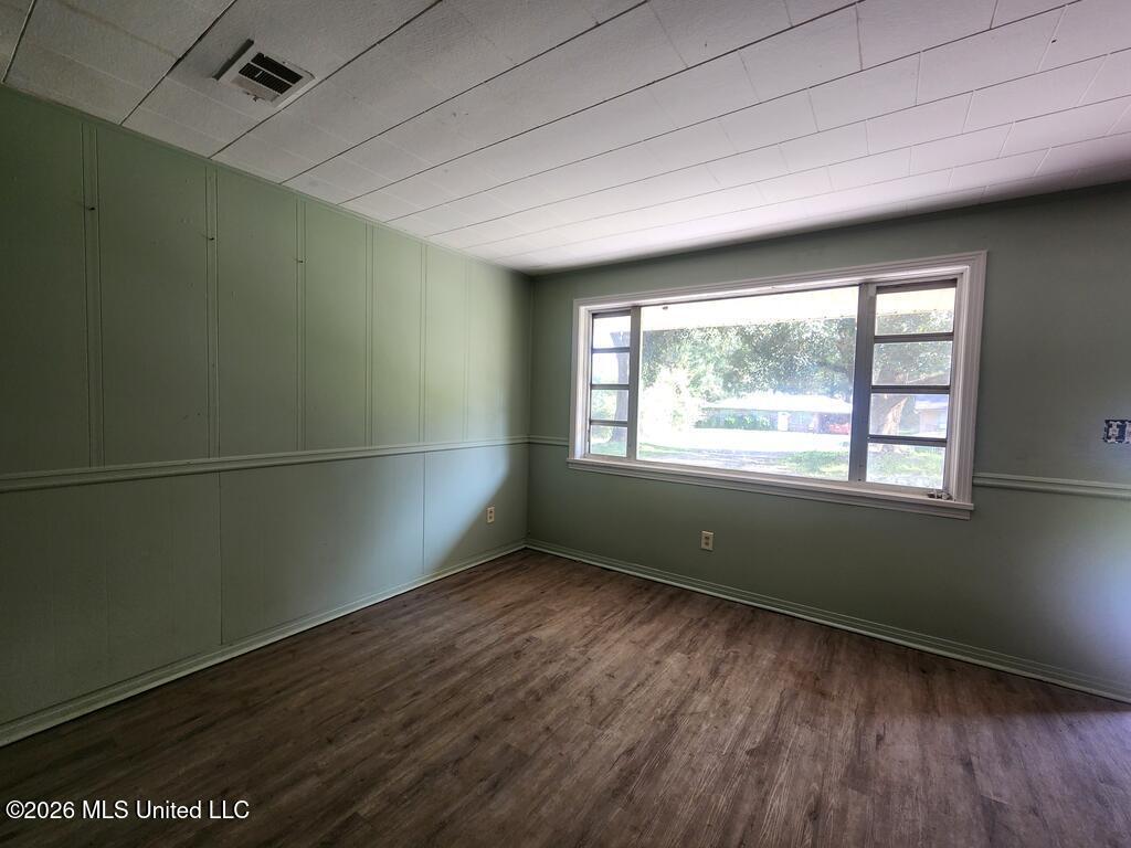 907 W Hinton Avenue Property Photo 3