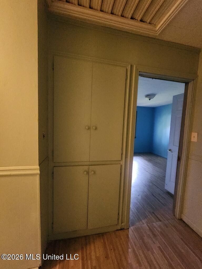 907 W Hinton Avenue Property Photo 7