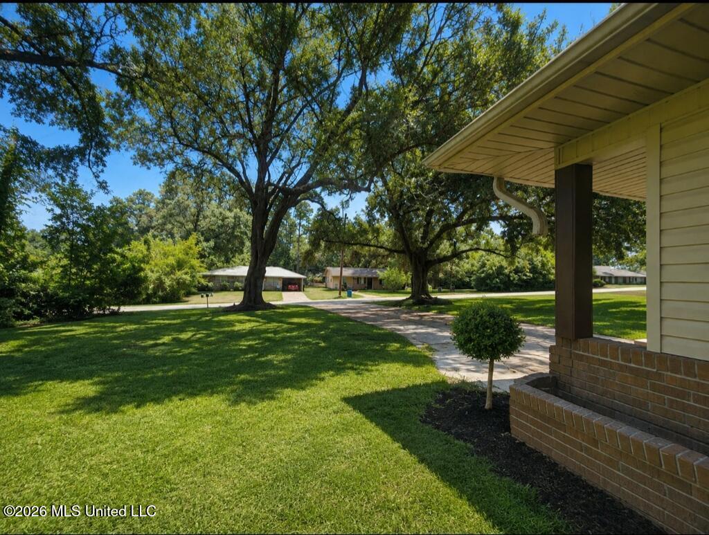 907 W Hinton Avenue Property Photo 11