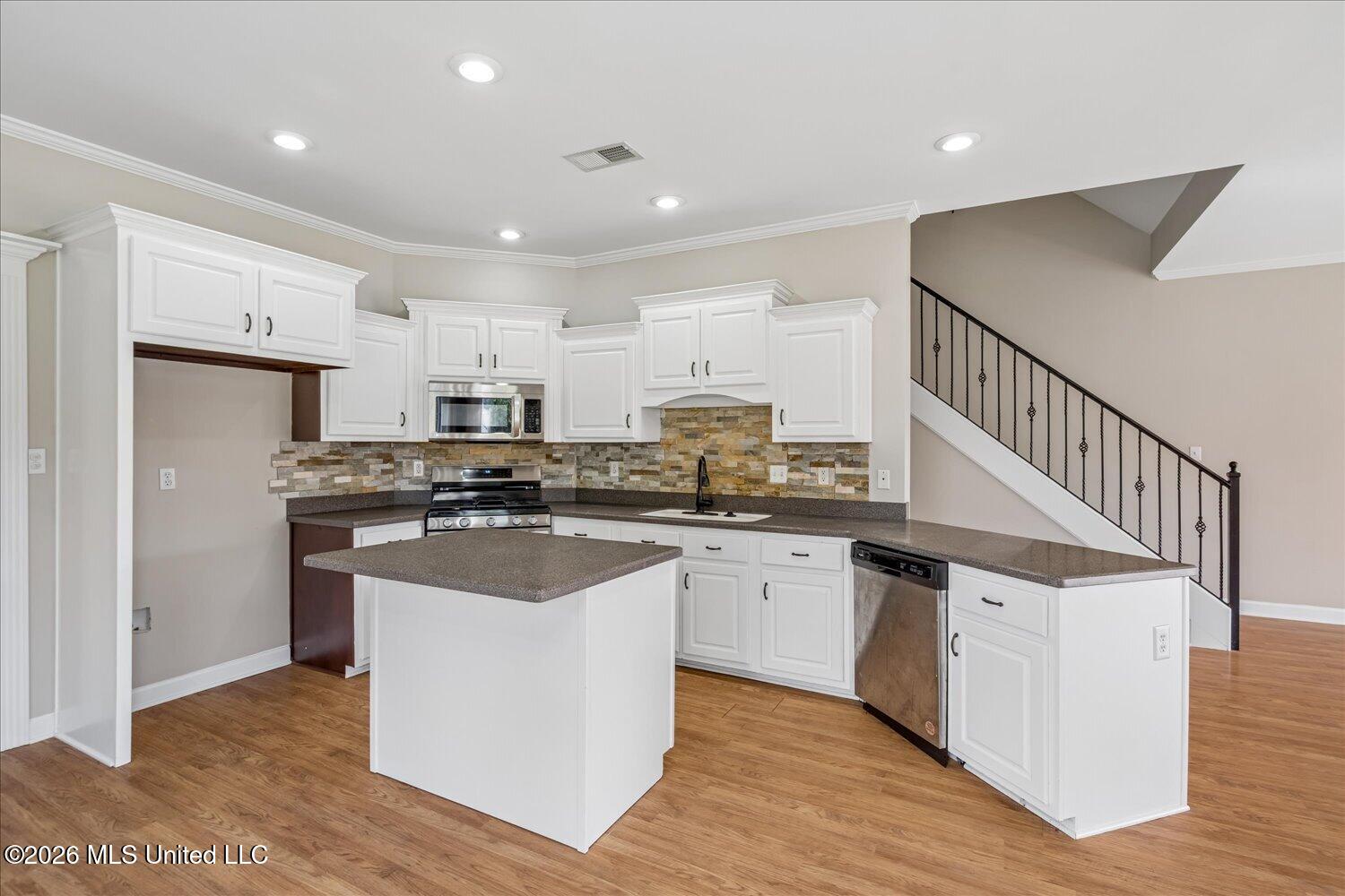 611 Ridge View Drive Property Photo 12