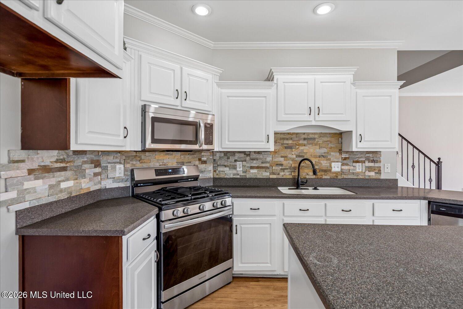 611 Ridge View Drive Property Photo 13