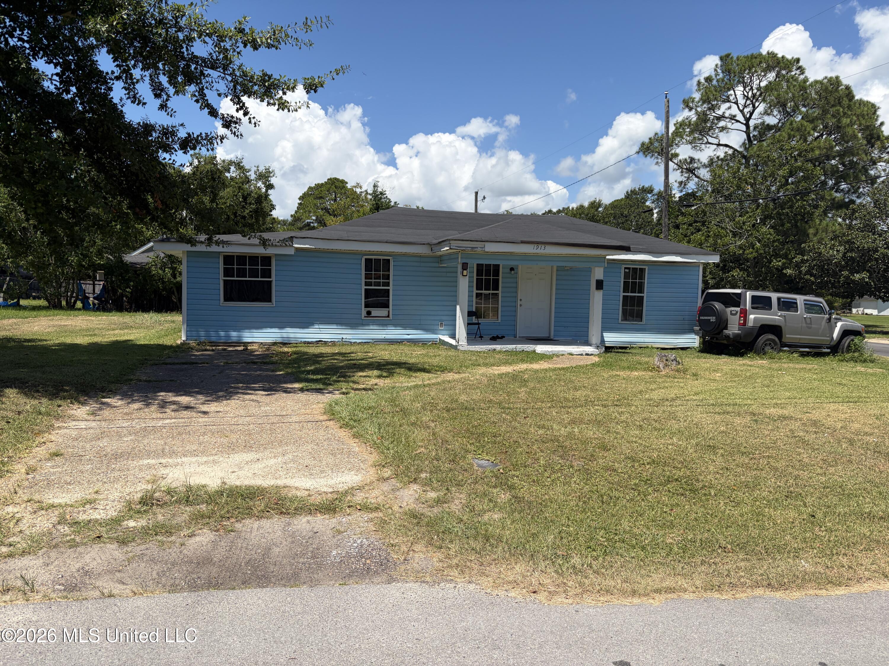 1913 35th Avenue Property Photo 1