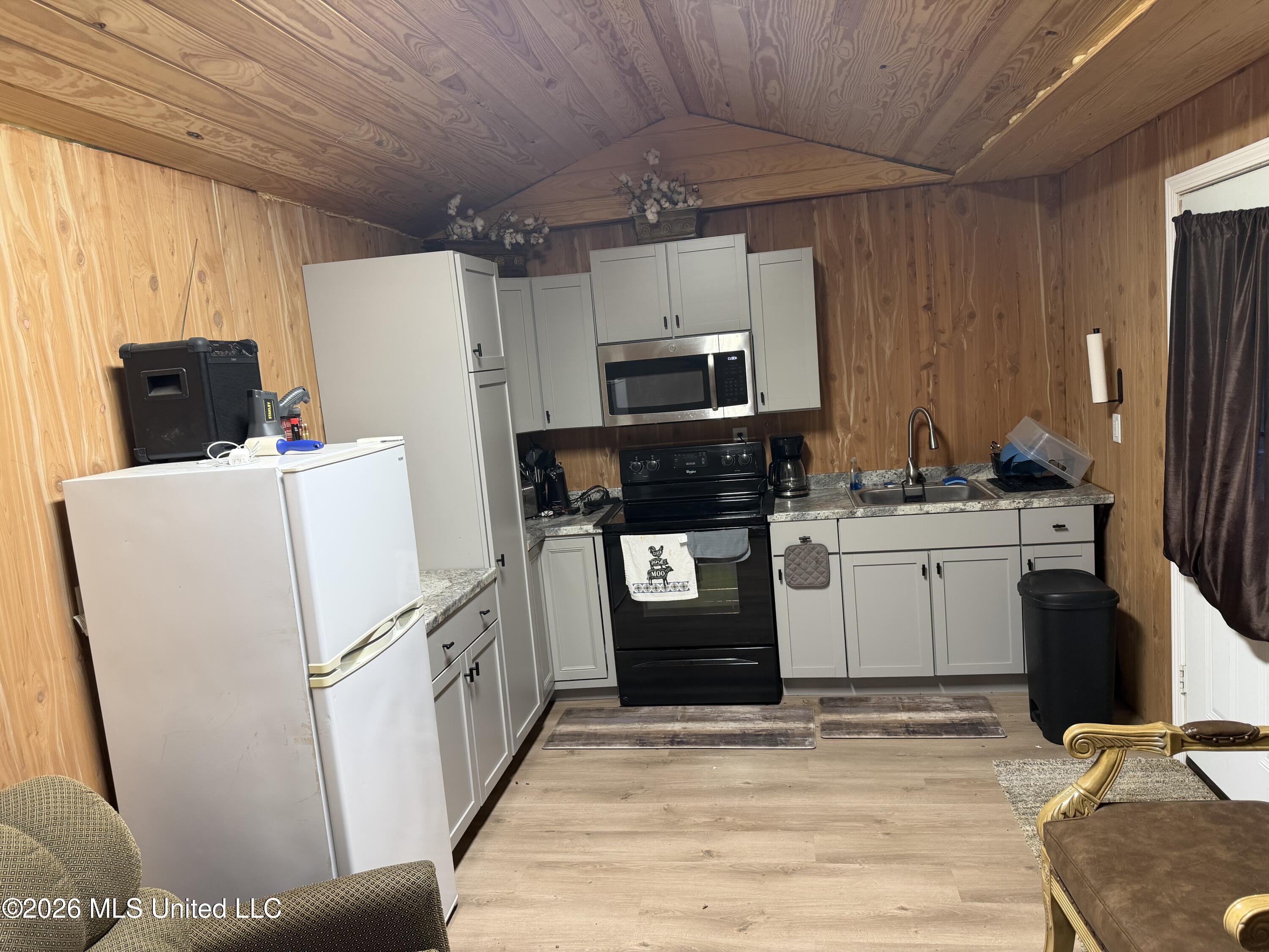 5835 Red Lick Road Property Photo 2