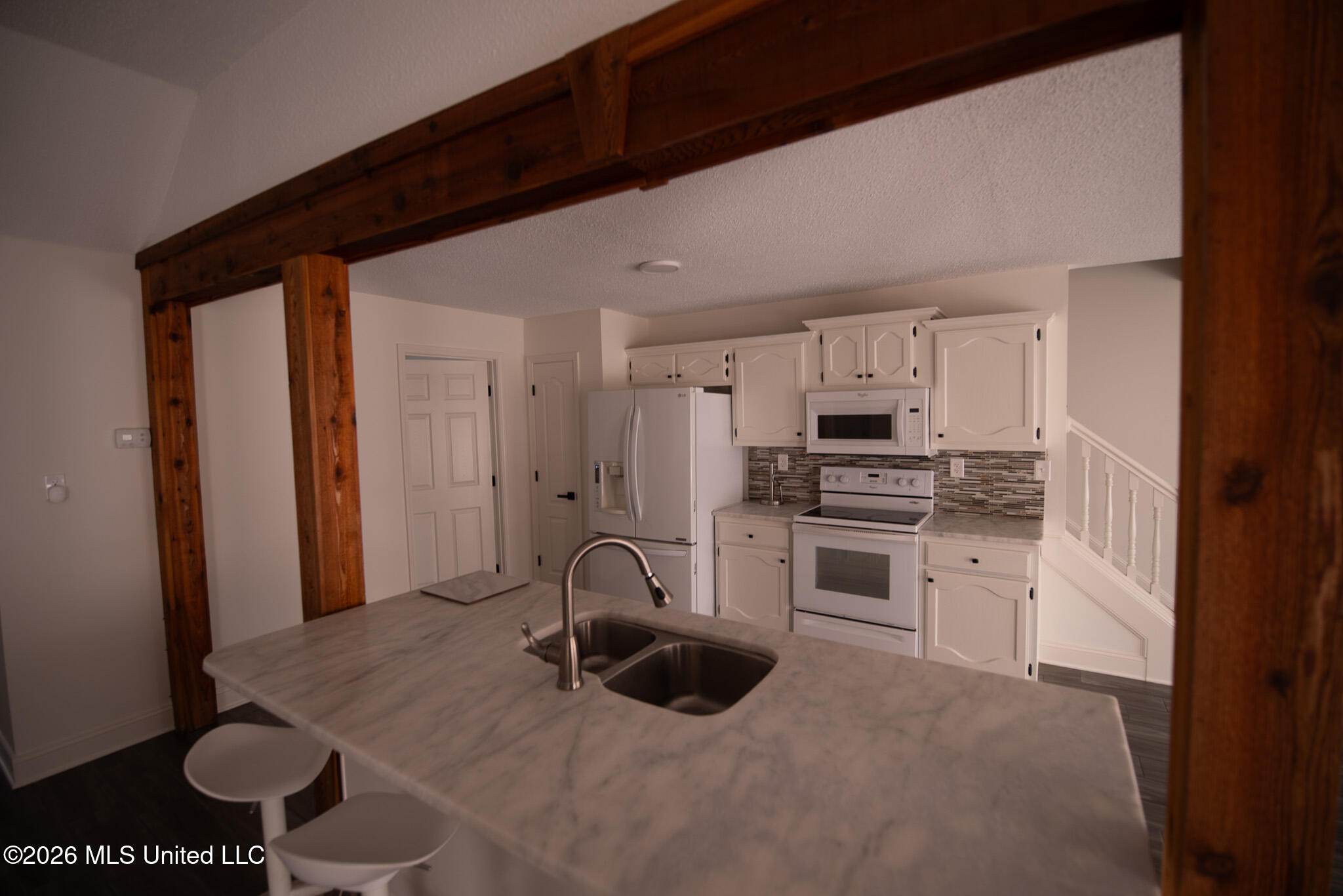 9883 Chris Drive Property Photo 4