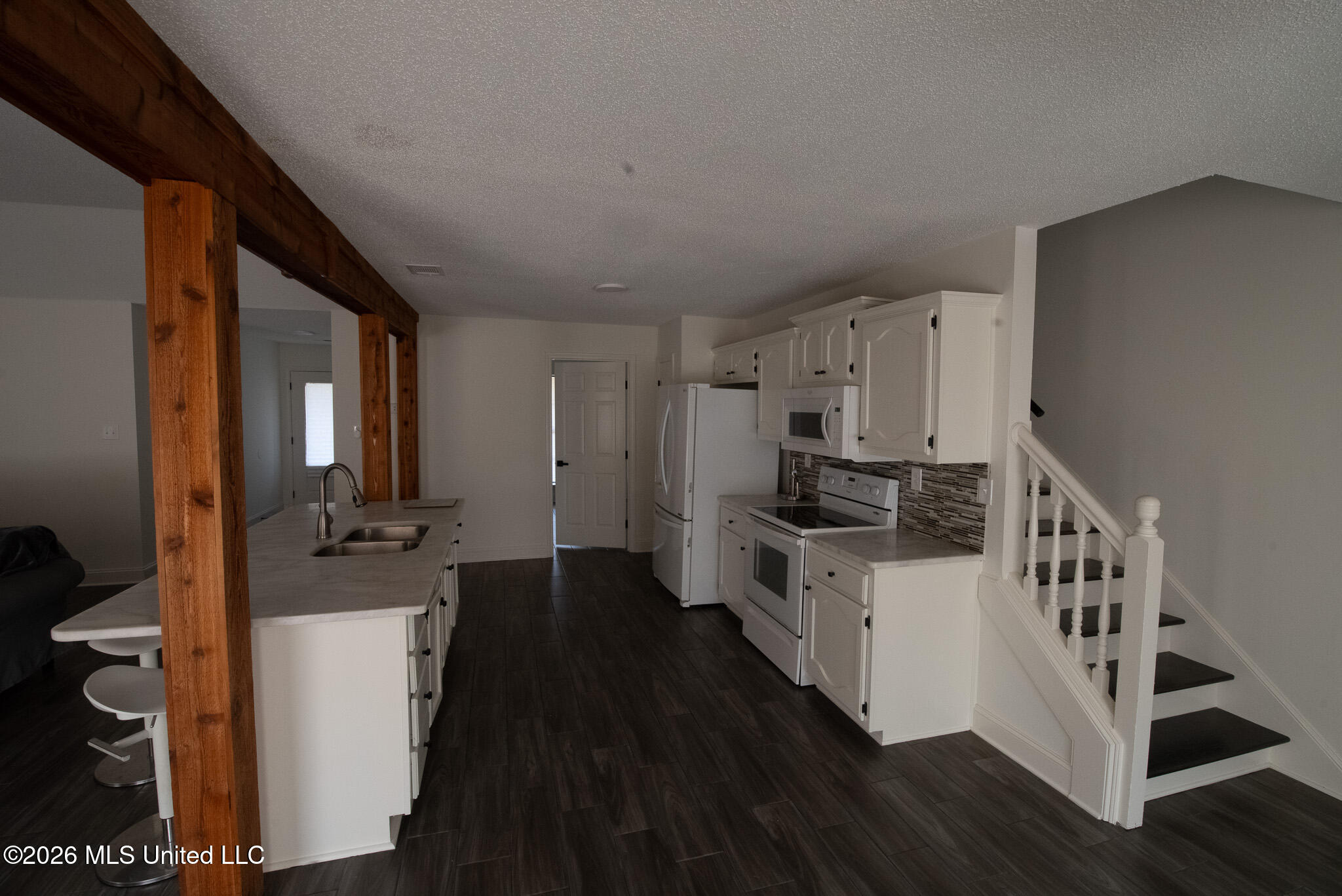 9883 Chris Drive Property Photo 6