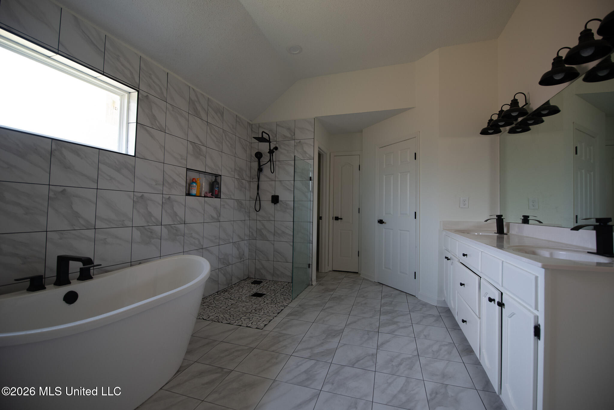 9883 Chris Drive Property Photo 10
