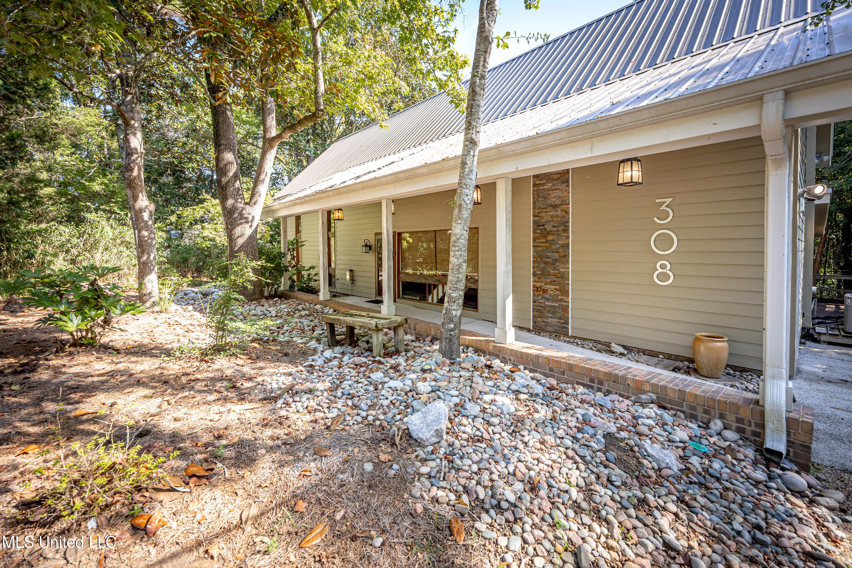 308 Lovers Lane Property Photo 7