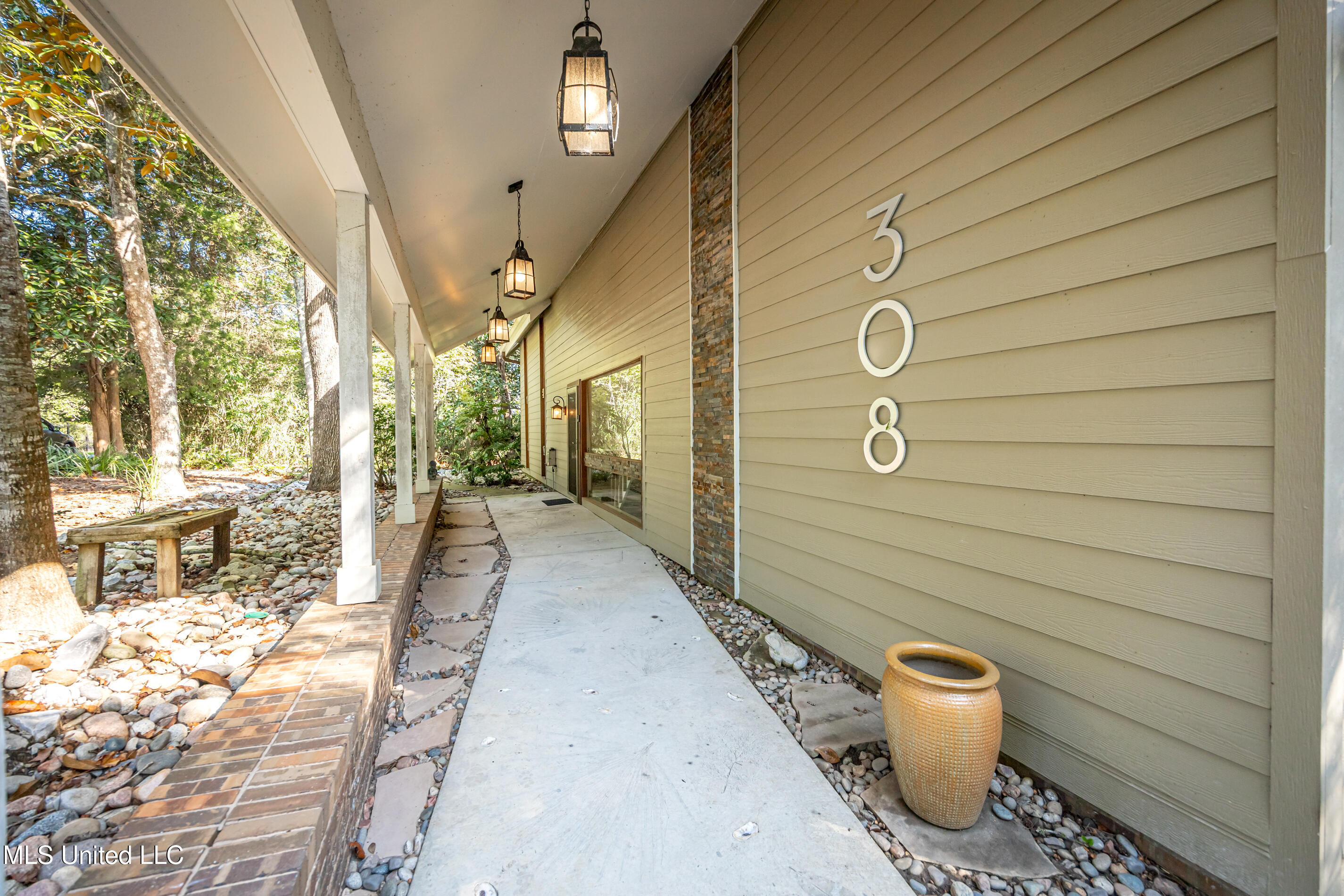 308 Lovers Lane Property Photo 8