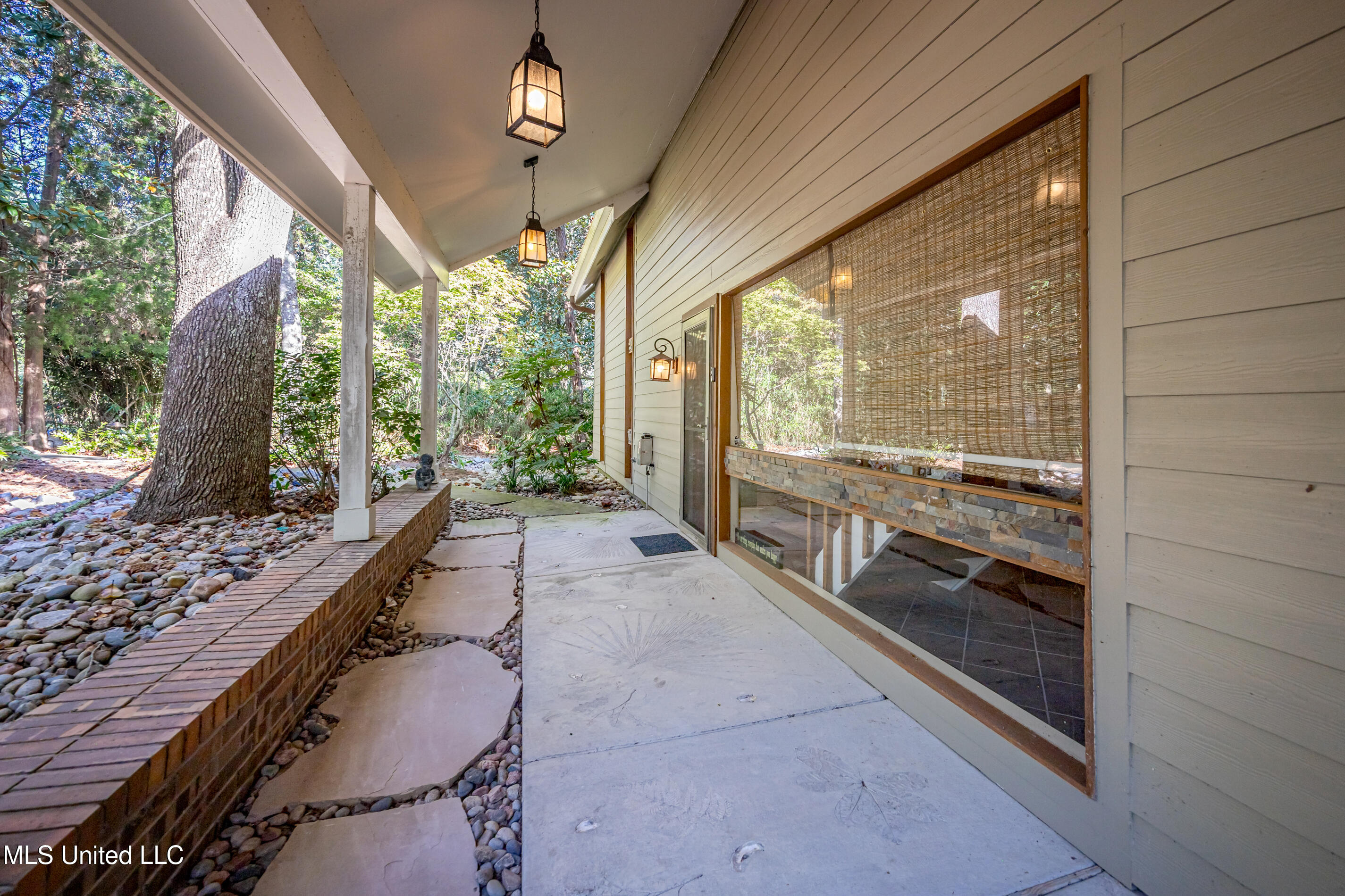 308 Lovers Lane Property Photo 9