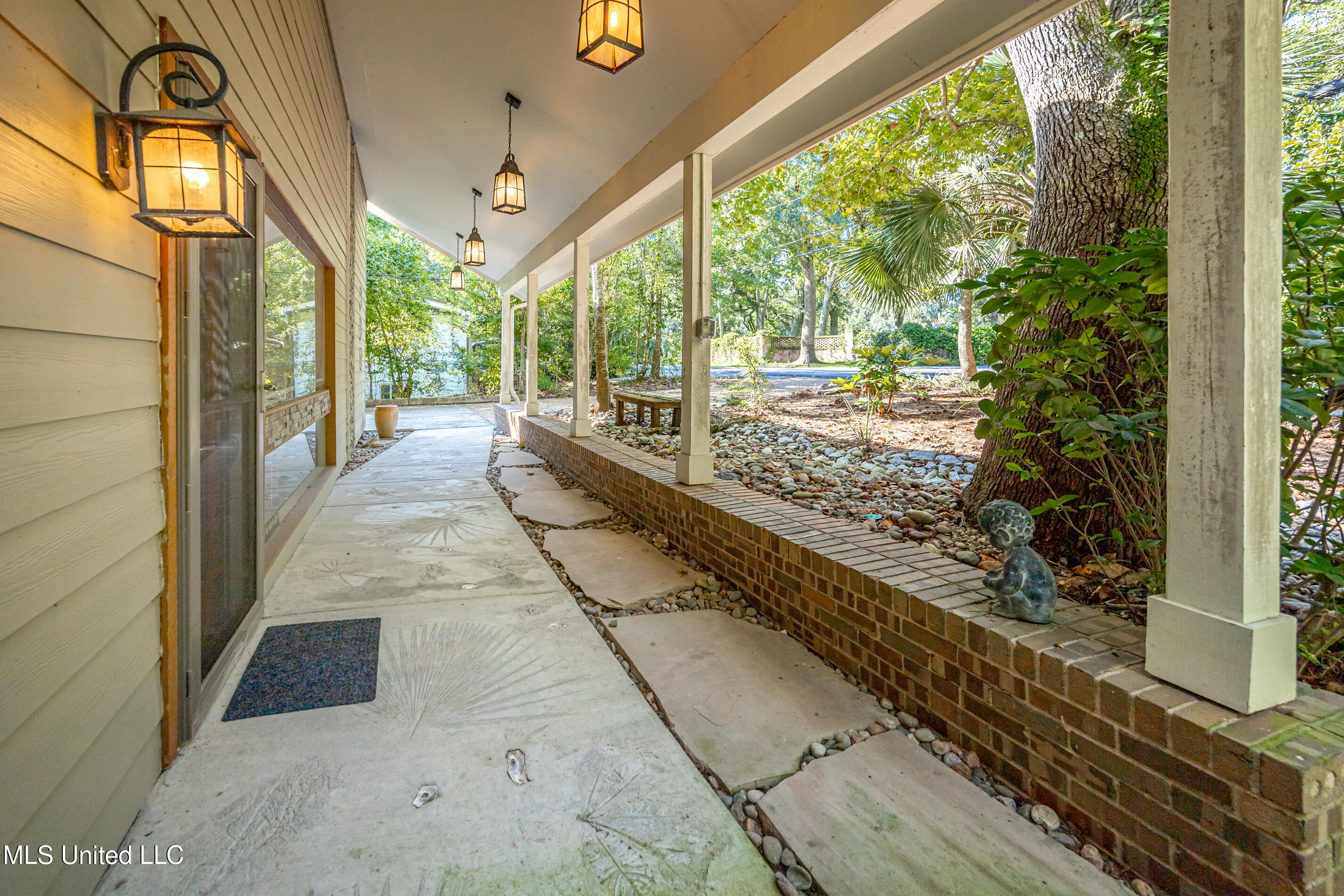 308 Lovers Lane Property Photo 10