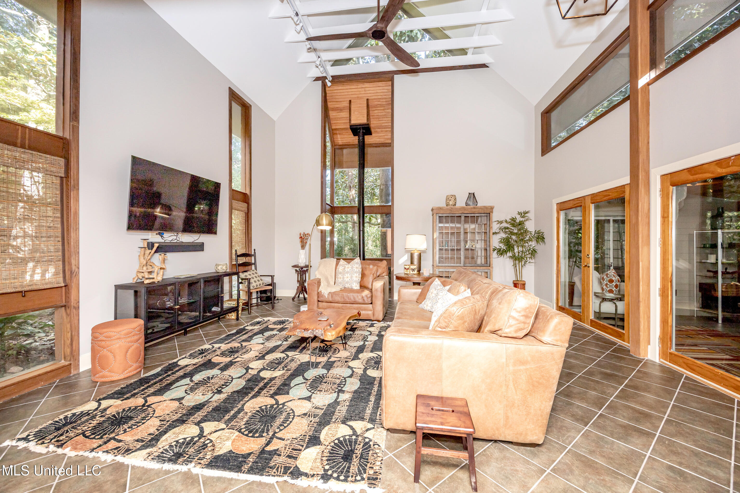 308 Lovers Lane Property Photo 13