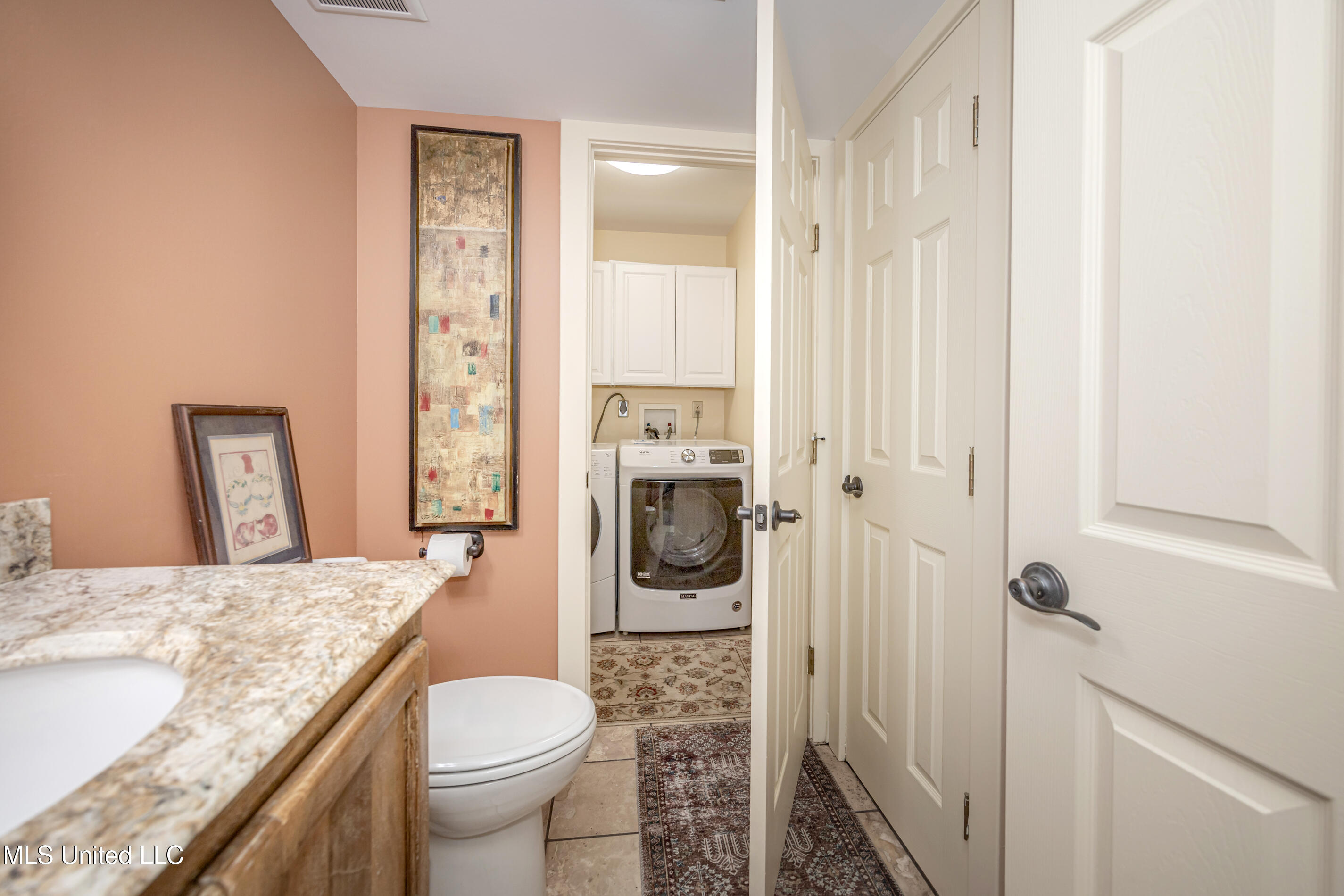 308 Lovers Lane Property Photo 32
