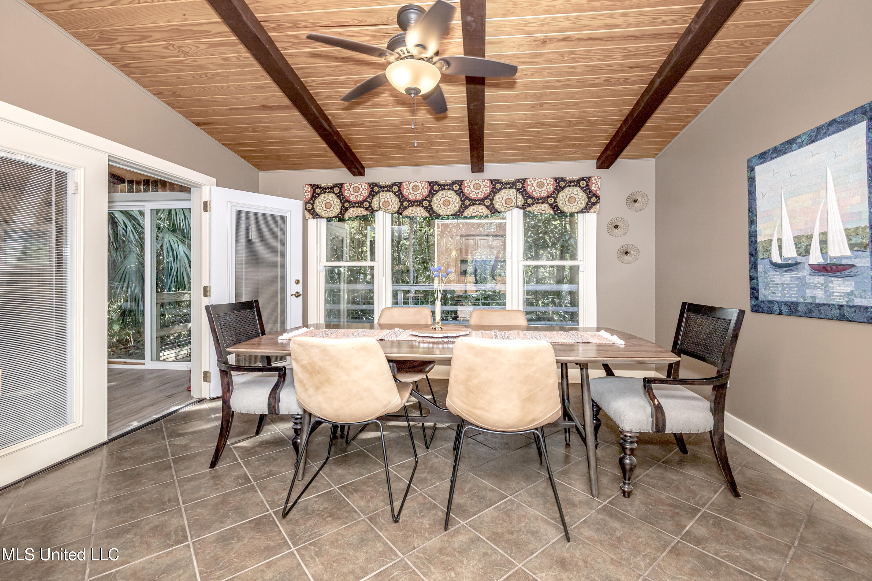 308 Lovers Lane Property Photo 43