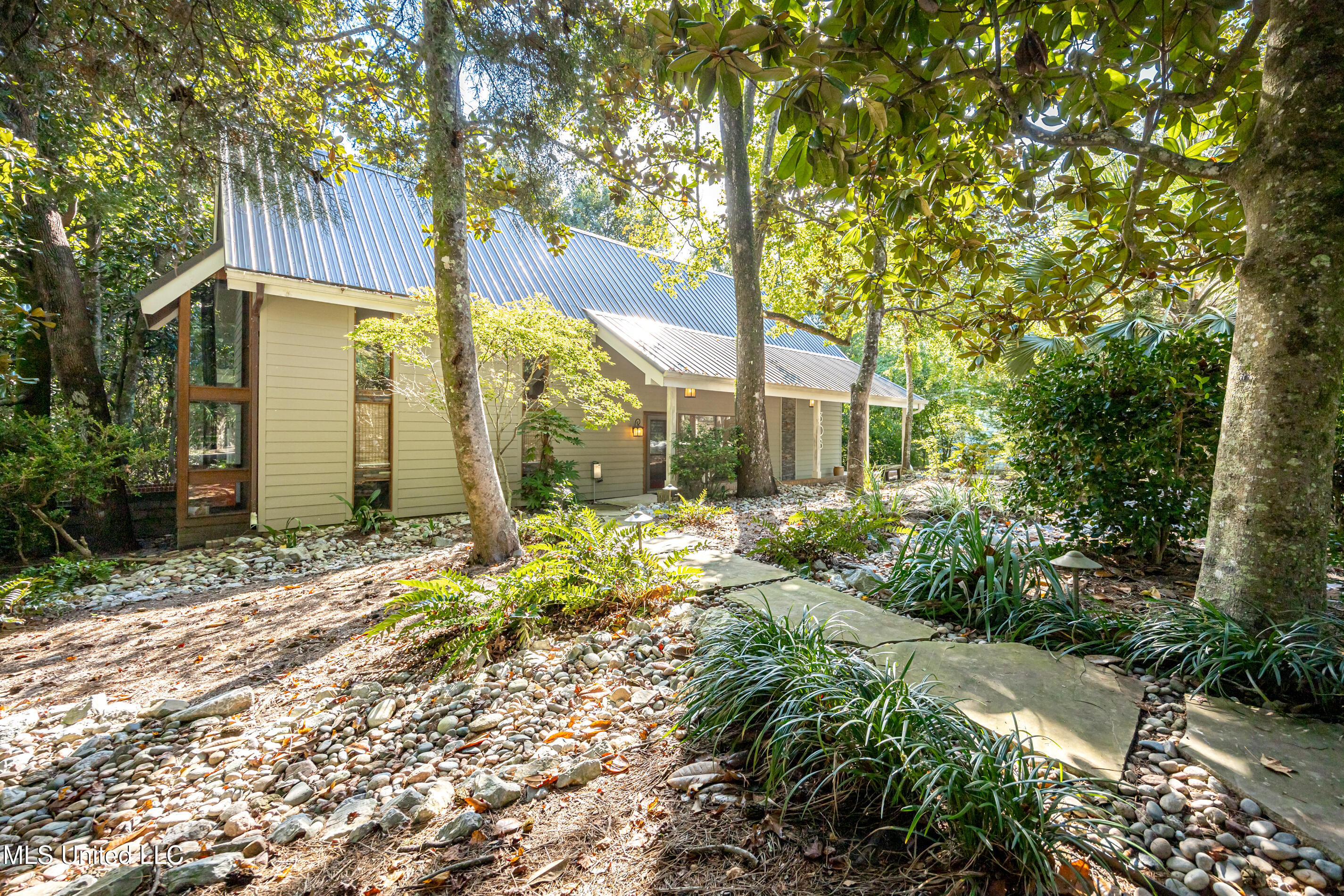 308 Lovers Lane Property Photo 80