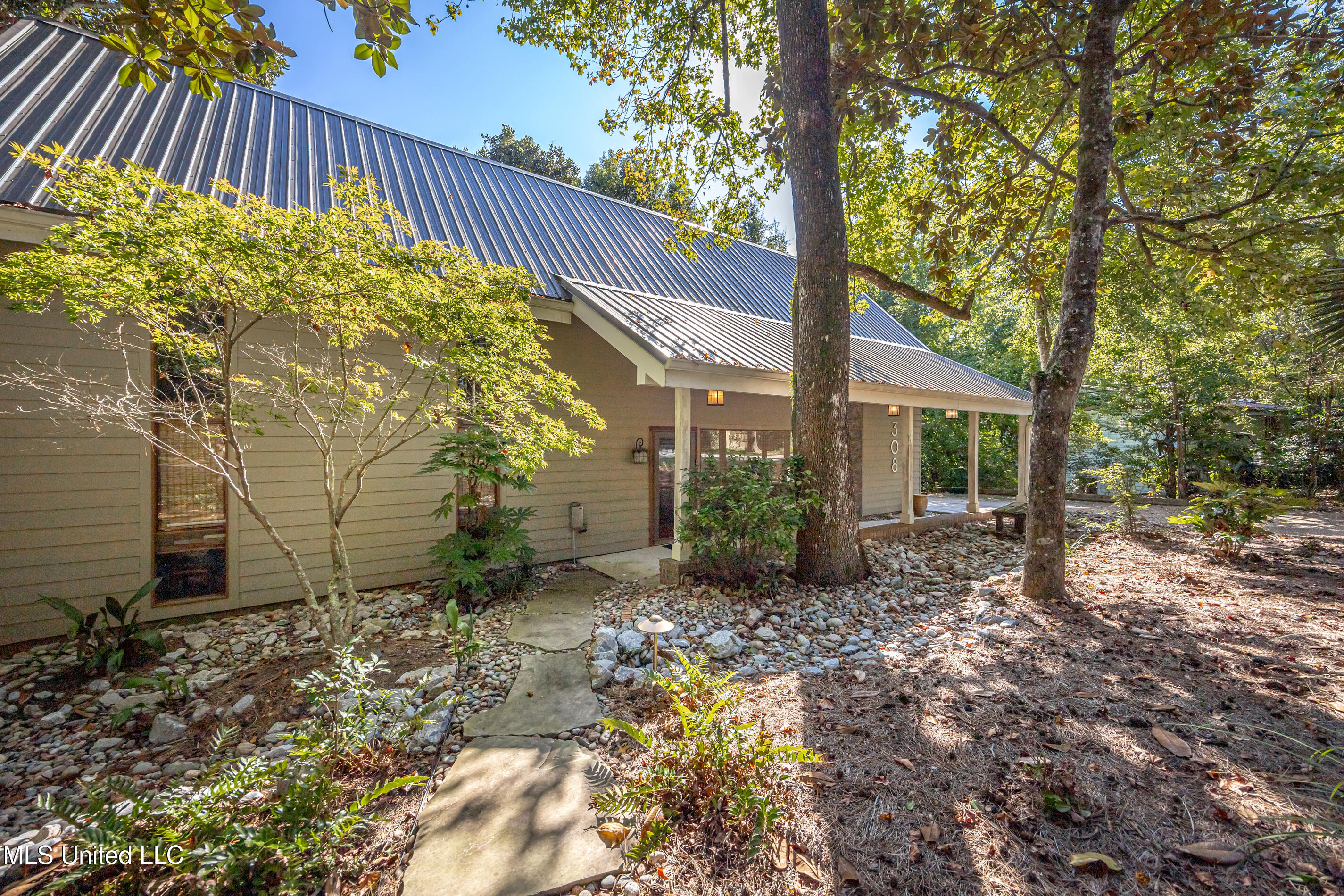 308 Lovers Lane Property Photo 88