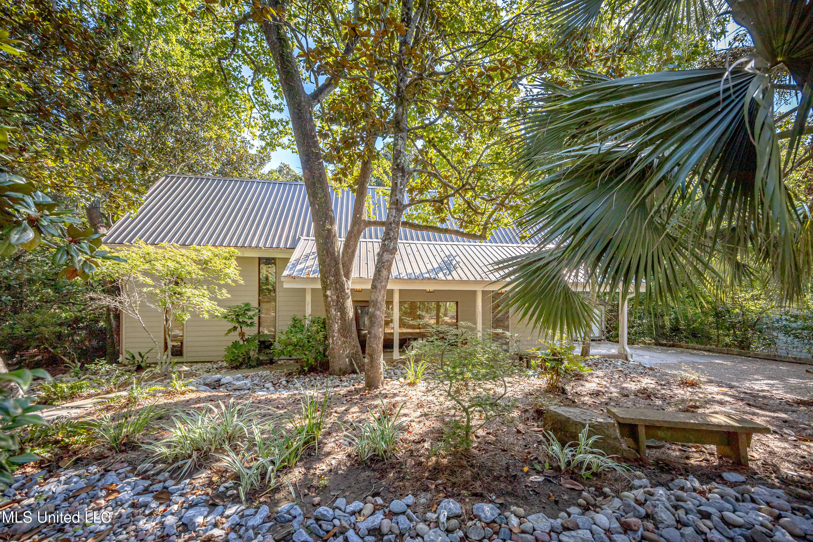 308 Lovers Lane Property Photo 89