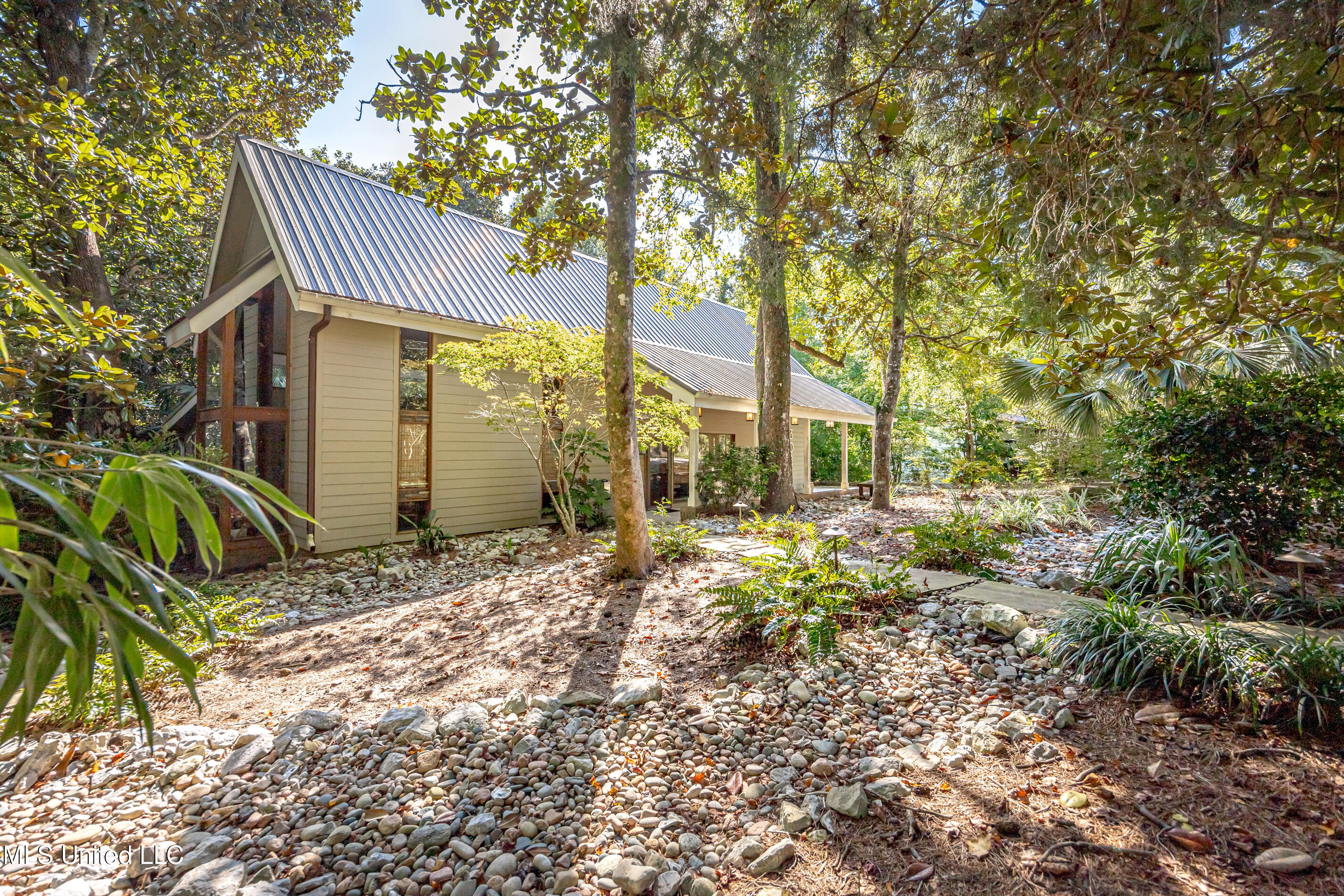 308 Lovers Lane Property Photo 91