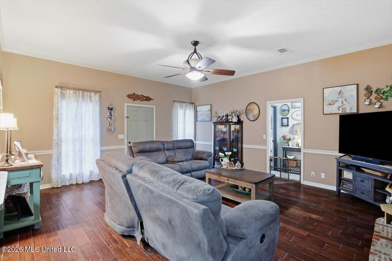 578 Eaglewood Drive Property Photo 6